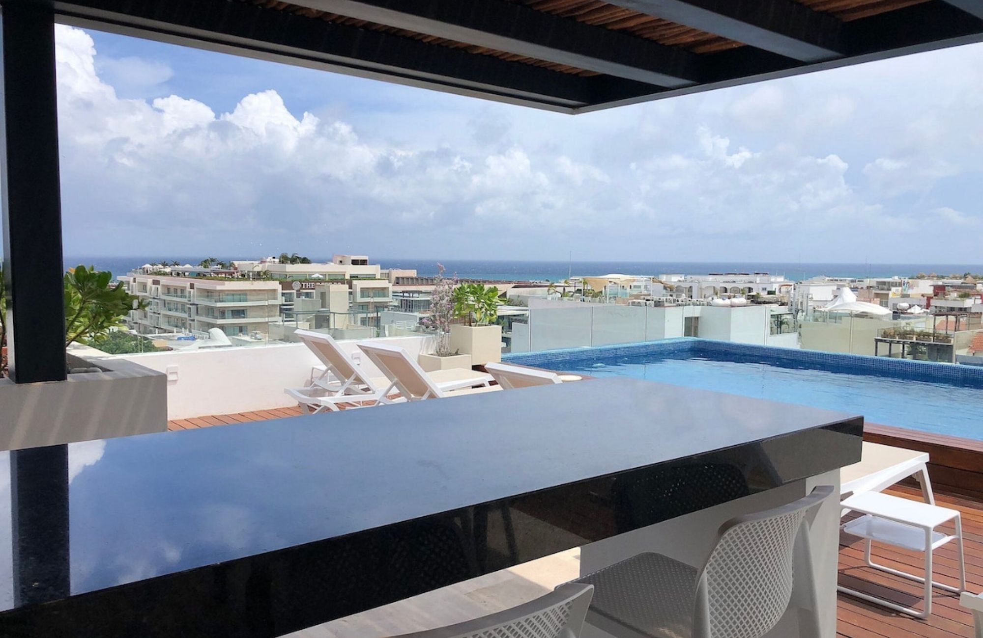 Estudio con terraza privada, Gimnasio, Alberca y Jacuzzi,  Zona Centro, venta, Playa del Carmen.