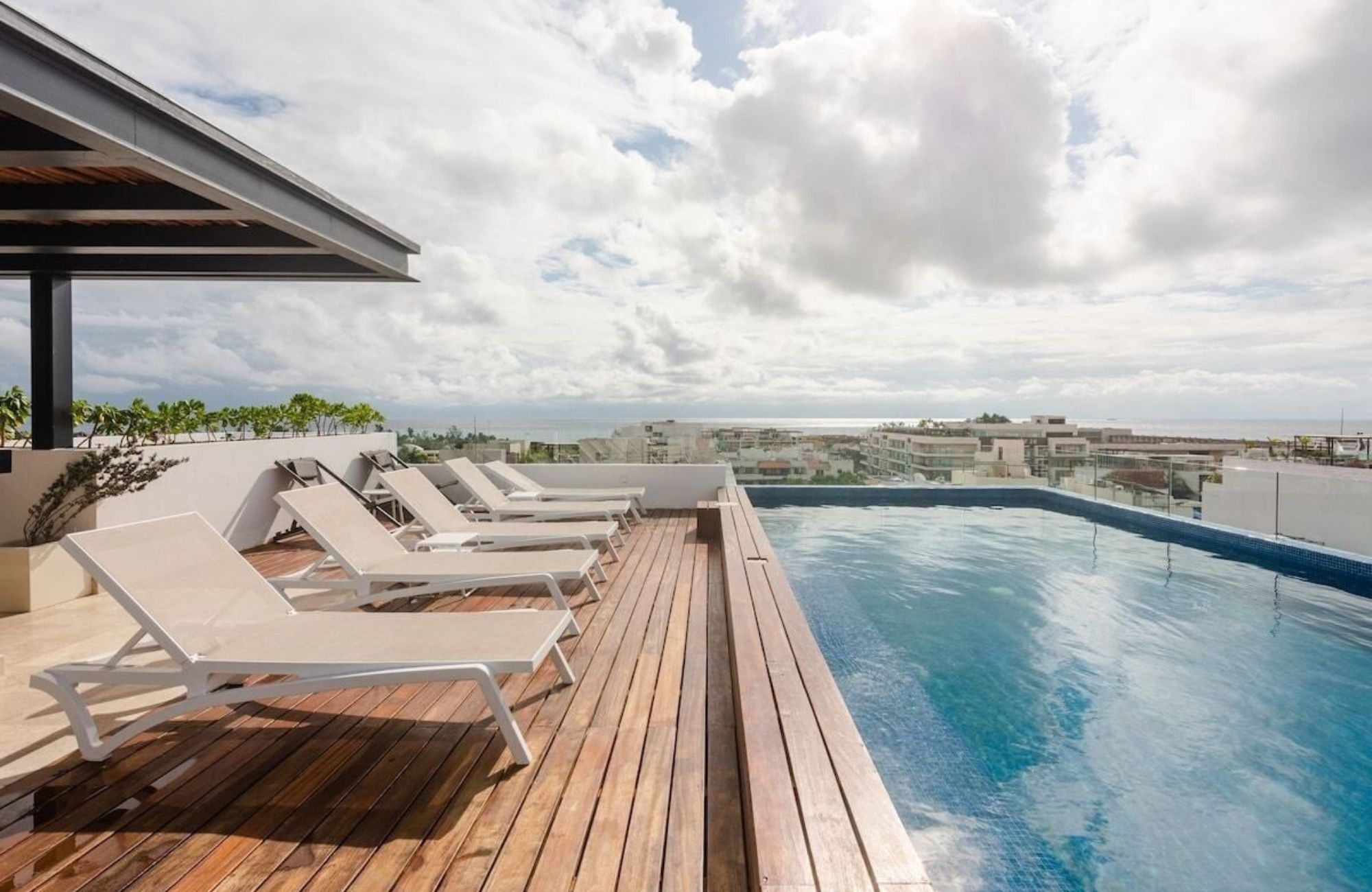 Departamento con infinity pool com&uacute;n, en venta, Centro, Playa del Carmen