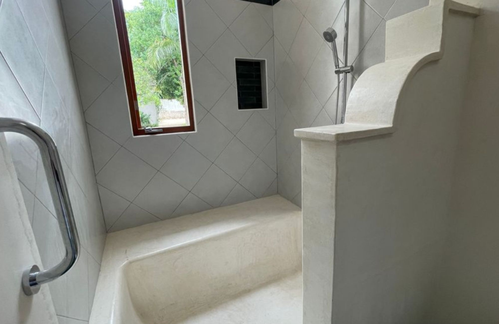 Casa Remodelada con alberca privada en venta, Centro, M&eacute;rida