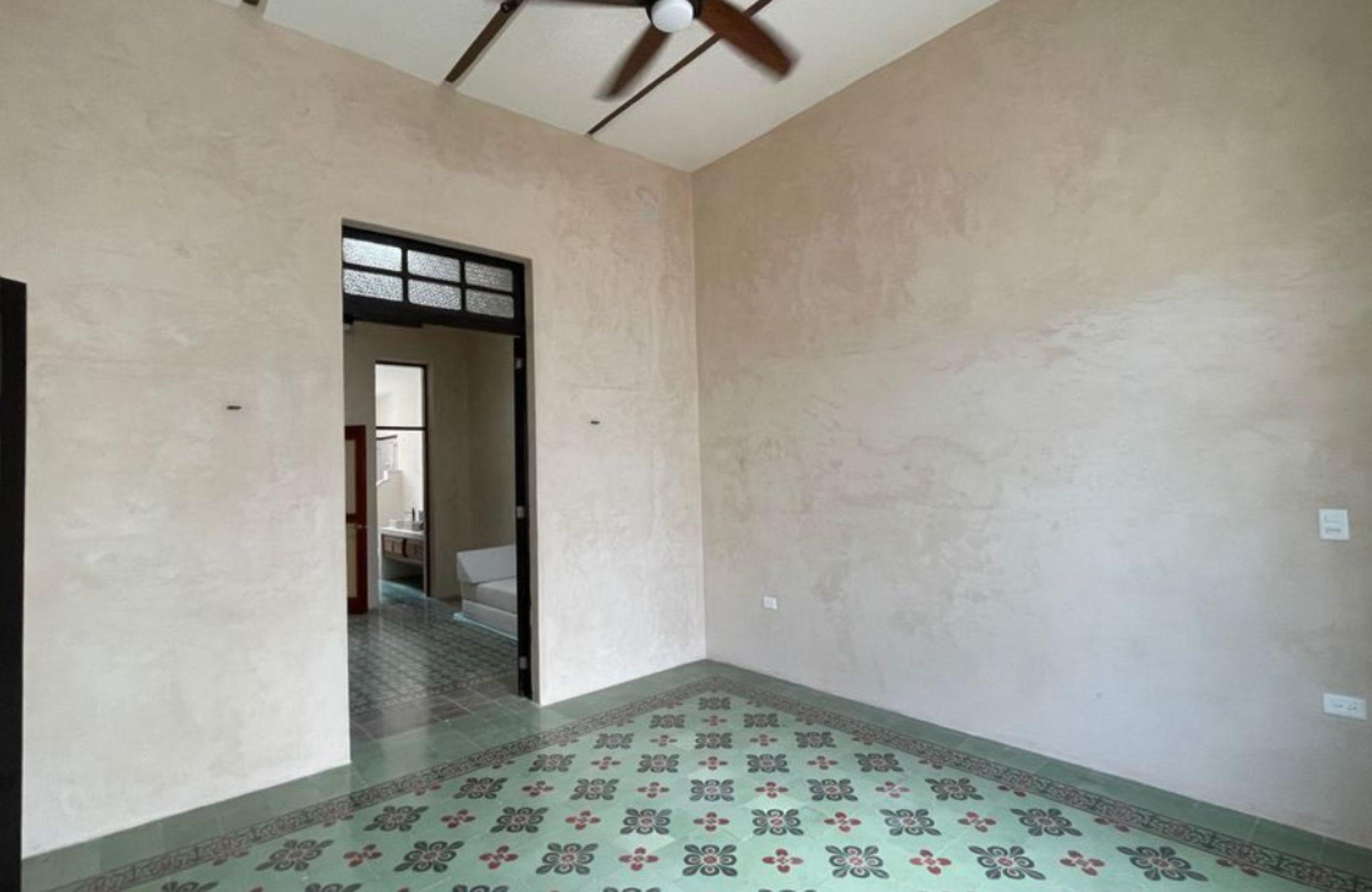 Casa Remodelada con alberca privada en venta, Centro, M&eacute;rida