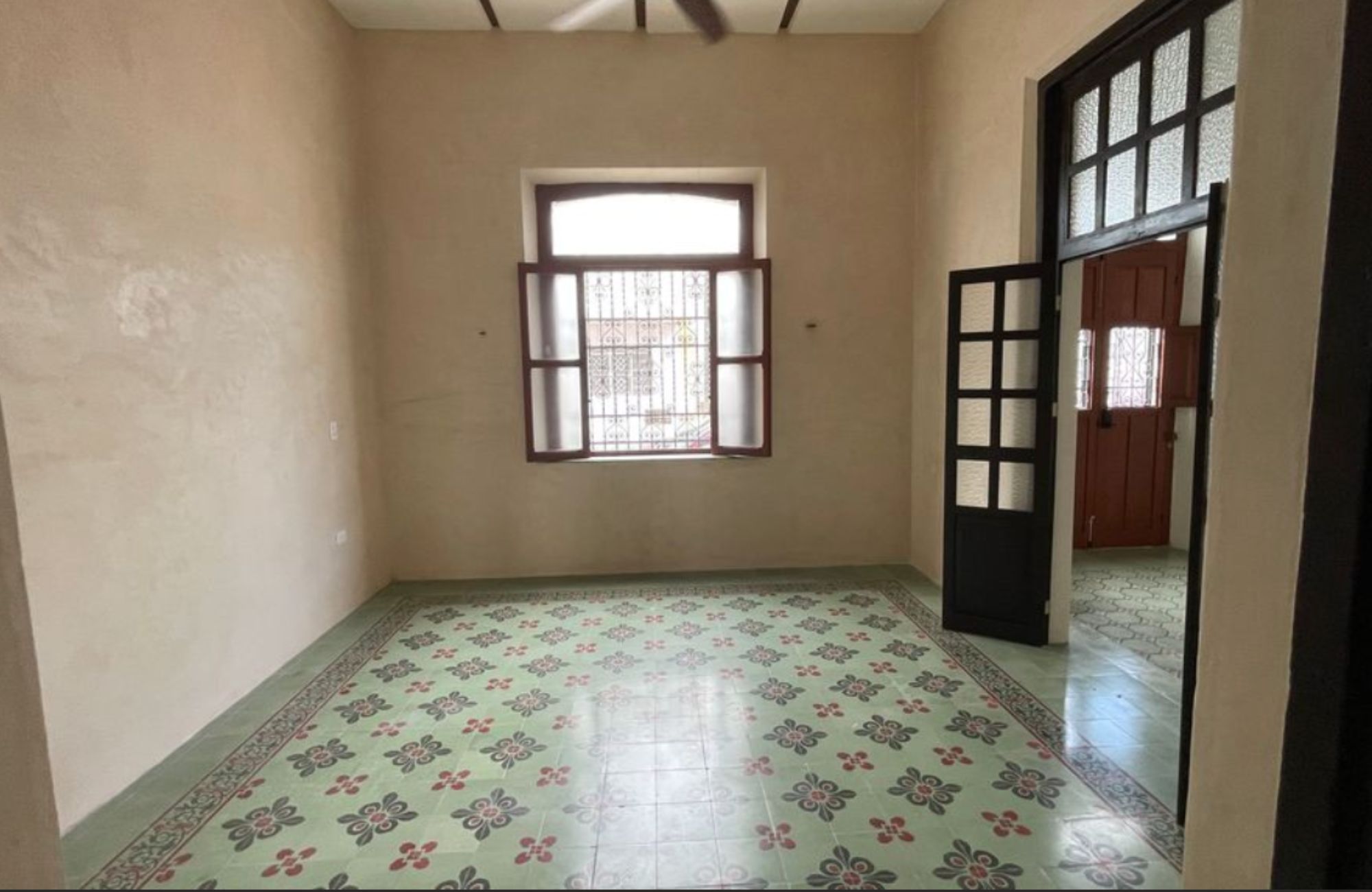 Casa Remodelada con alberca privada en venta, Centro, M&eacute;rida