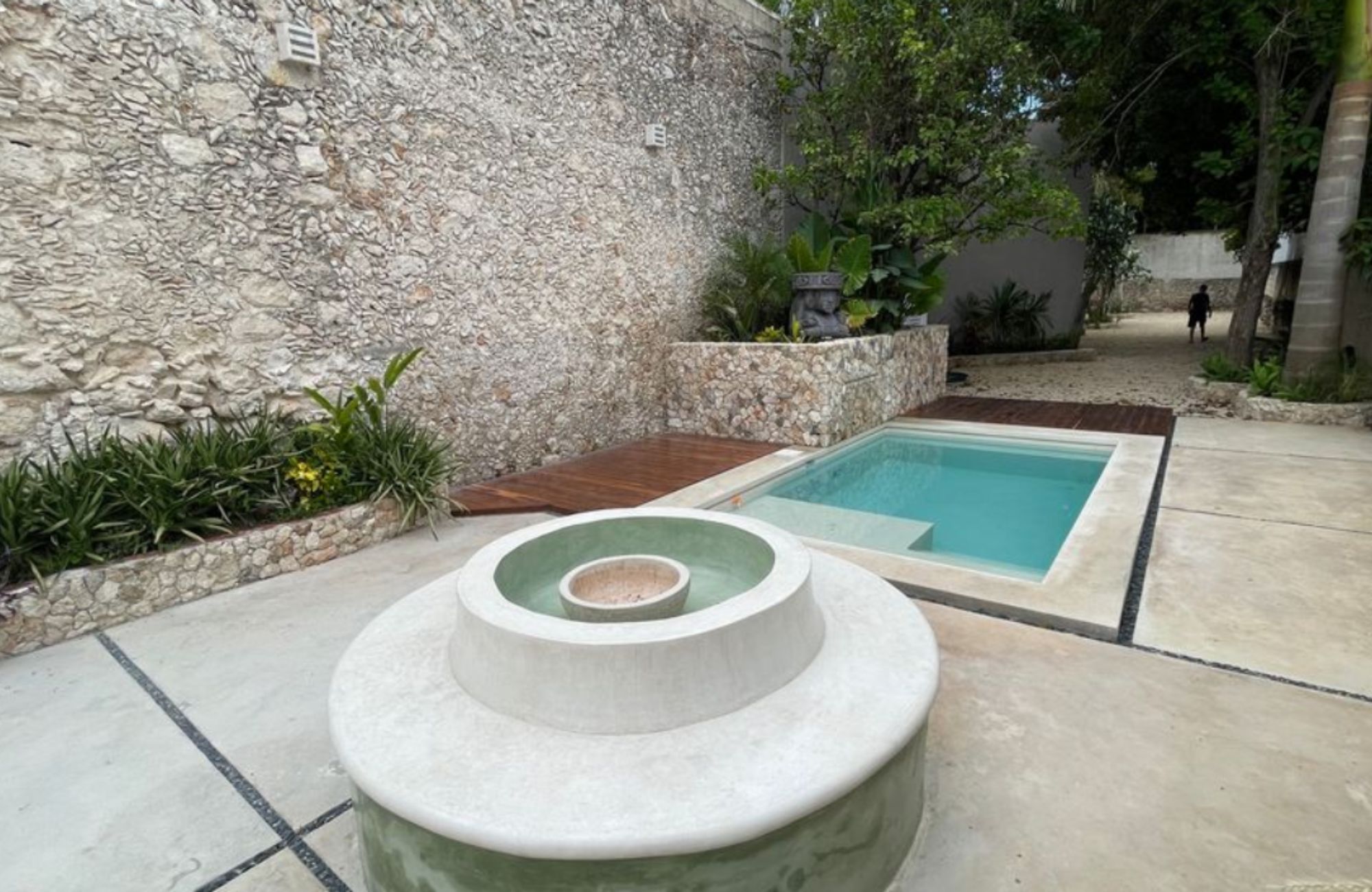 Casa Remodelada con alberca privada en venta, Centro, M&eacute;rida