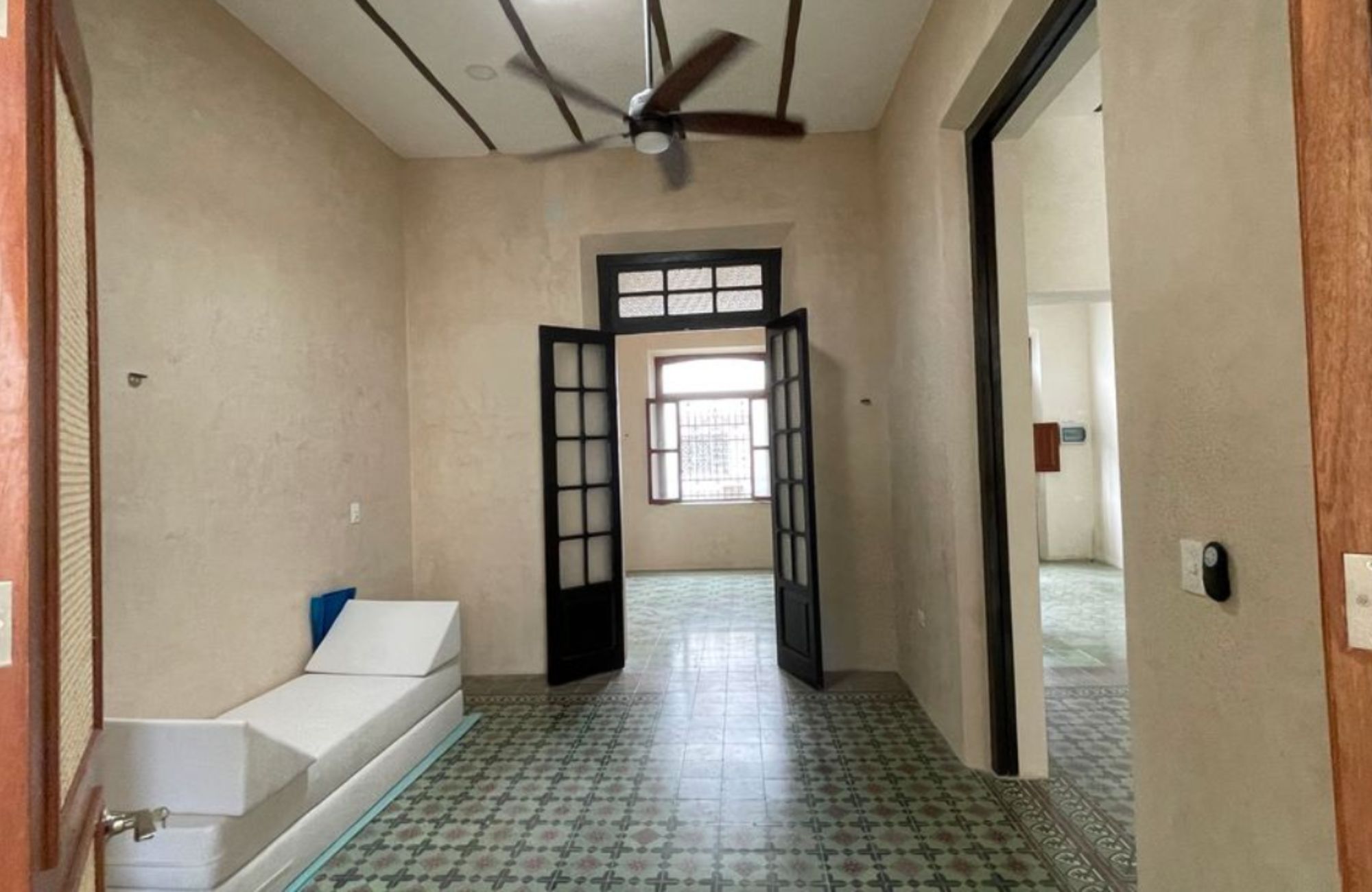 Casa Remodelada con alberca privada en venta, Centro, M&eacute;rida