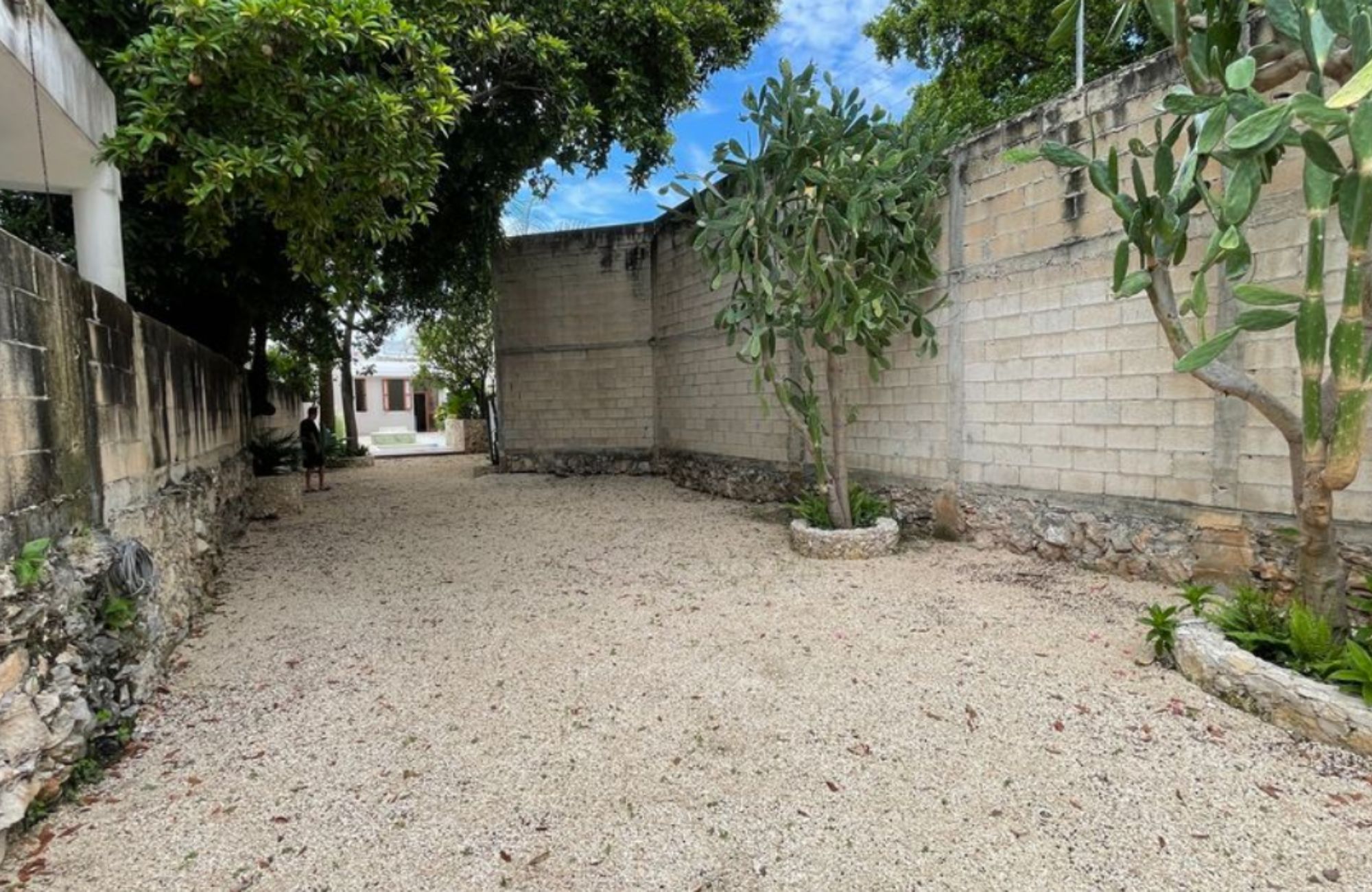 Casa Remodelada con alberca privada en venta, Centro, M&eacute;rida