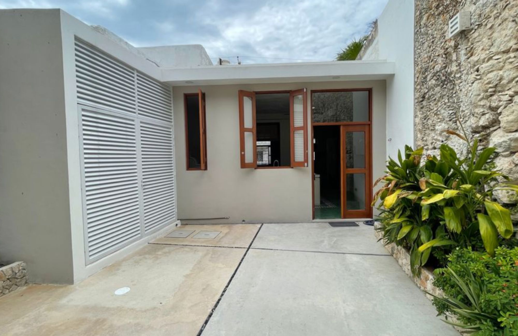 Casa Remodelada con alberca privada en venta, Centro, M&eacute;rida