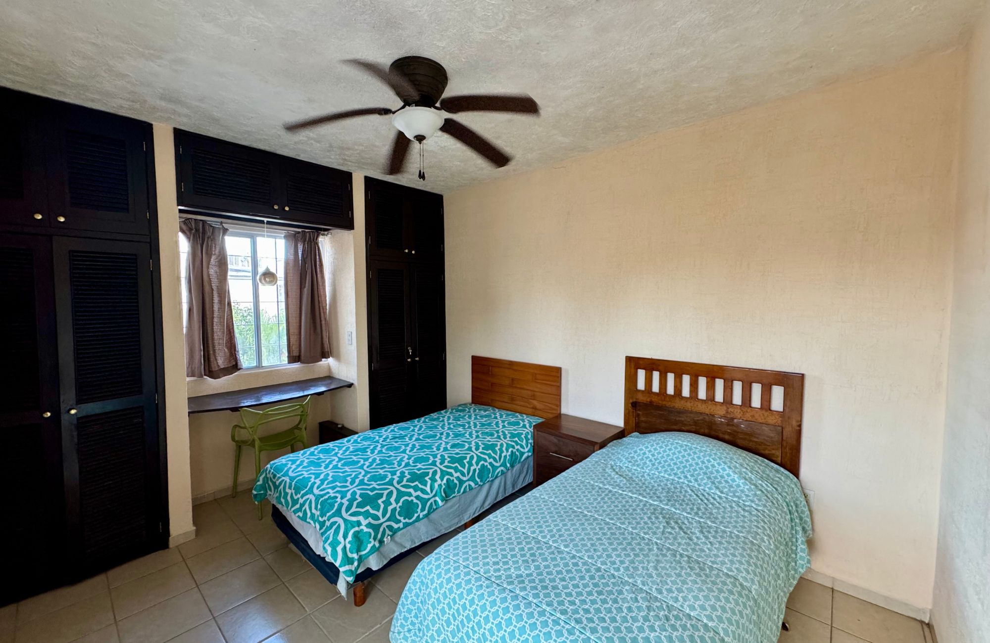 Corner house with balcony and palapa terrace for sale, El Encanto, Cozumel