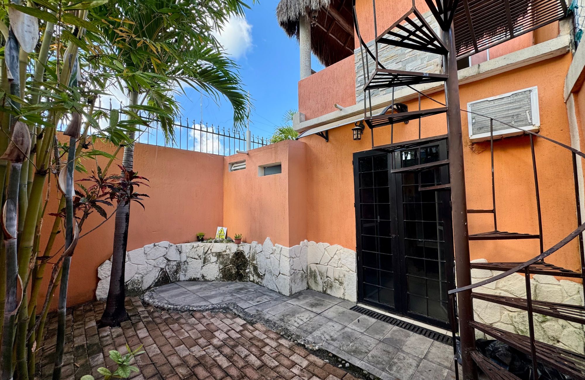 Corner house with balcony and palapa terrace for sale, El Encanto, Cozumel