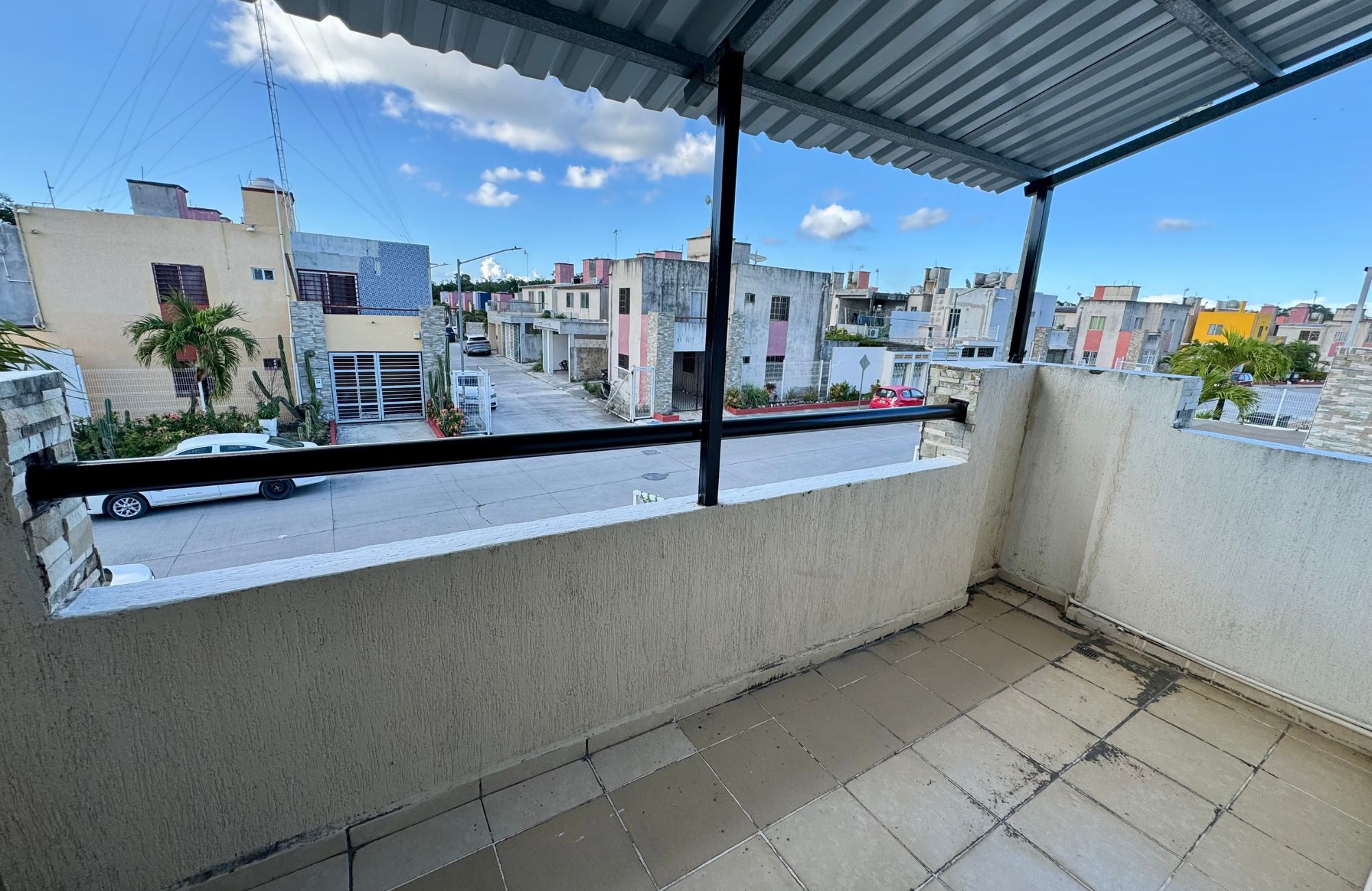 Corner house with balcony and palapa terrace for sale, El Encanto, Cozumel