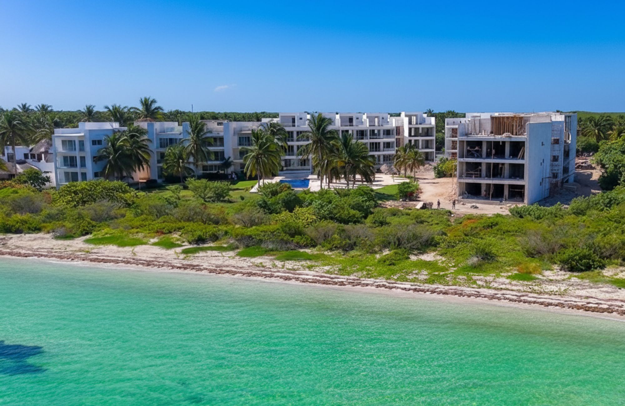 Condominium with private garden and terrace for sale in Merida Centro.