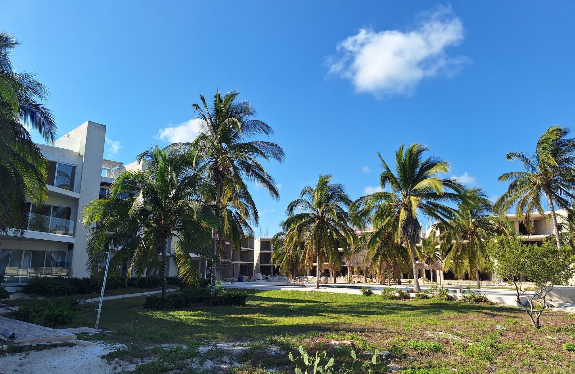 Condominium with private garden and terrace for sale in Merida Centro.