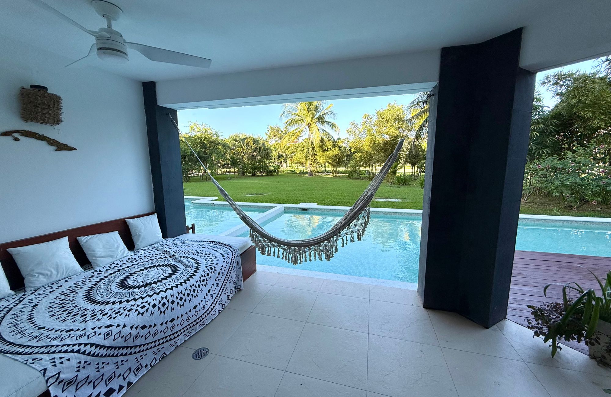 Luxury condominium 387 m2 with garden, cenote, pool, 400 meters from the beach, on the golf course, pre-construction-sale Playacar