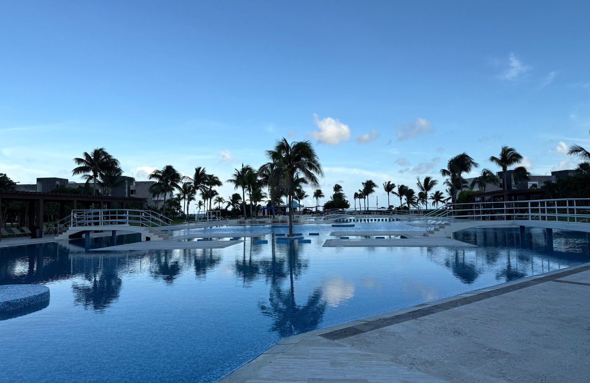 Luxury condominium 387 m2 with garden, cenote, pool, 400 meters from the beach, on the golf course, pre-construction-sale Playacar