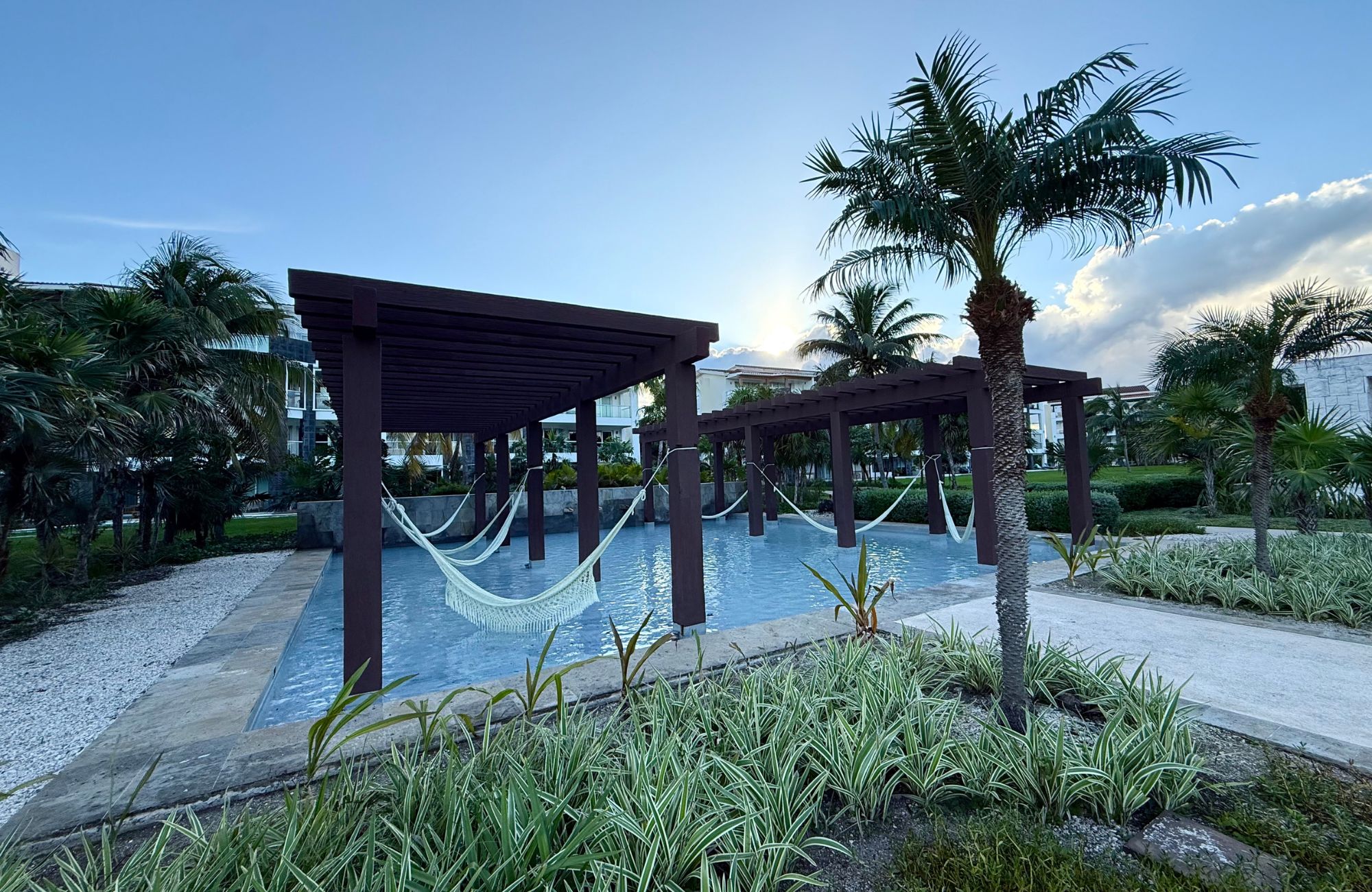 Luxury condominium 387 m2 with garden, cenote, pool, 400 meters from the beach, on the golf course, pre-construction-sale Playacar