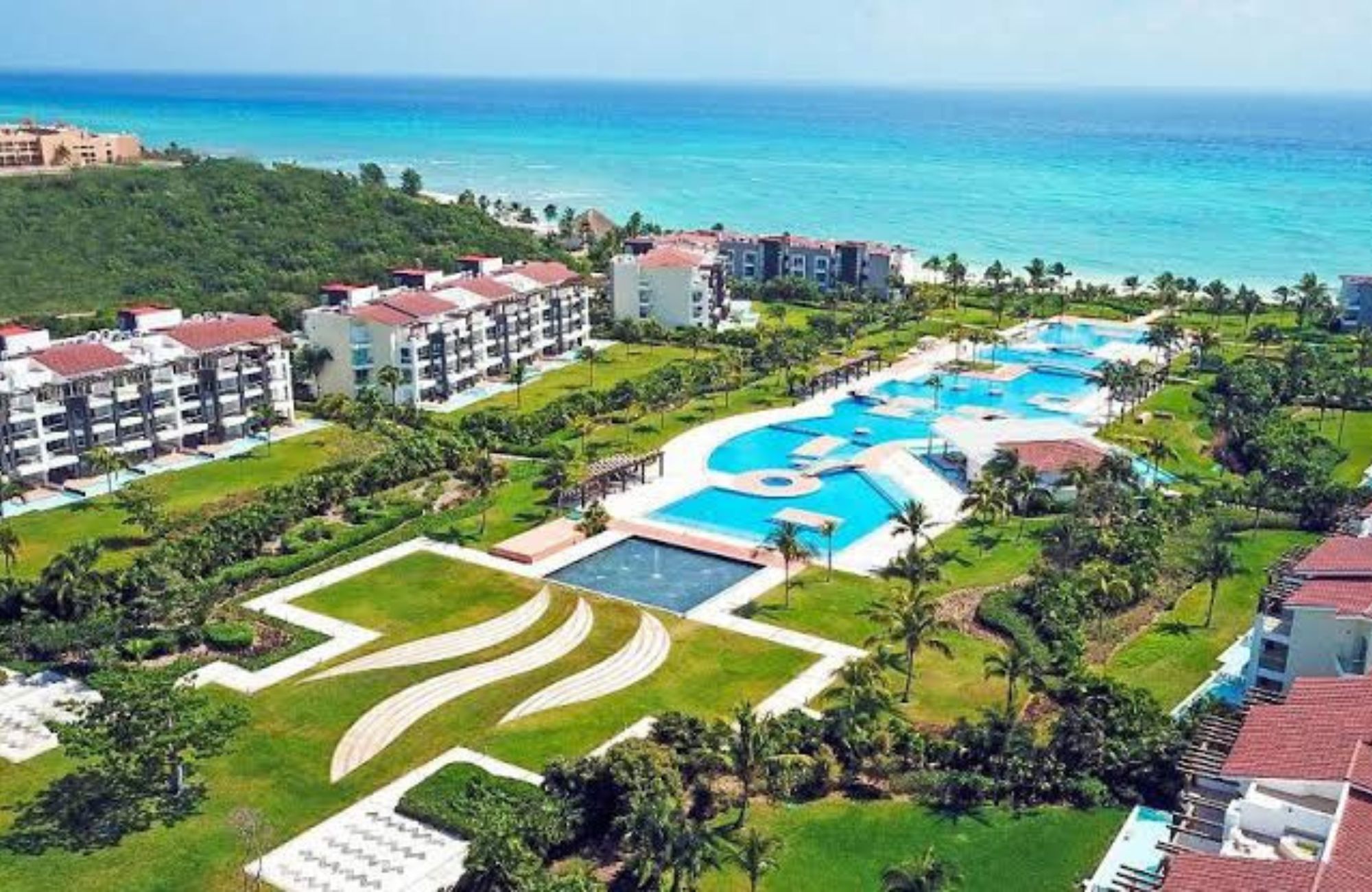 Luxury condominium 387 m2 with garden, cenote, pool, 400 meters from the beach, on the golf course, pre-construction-sale Playacar