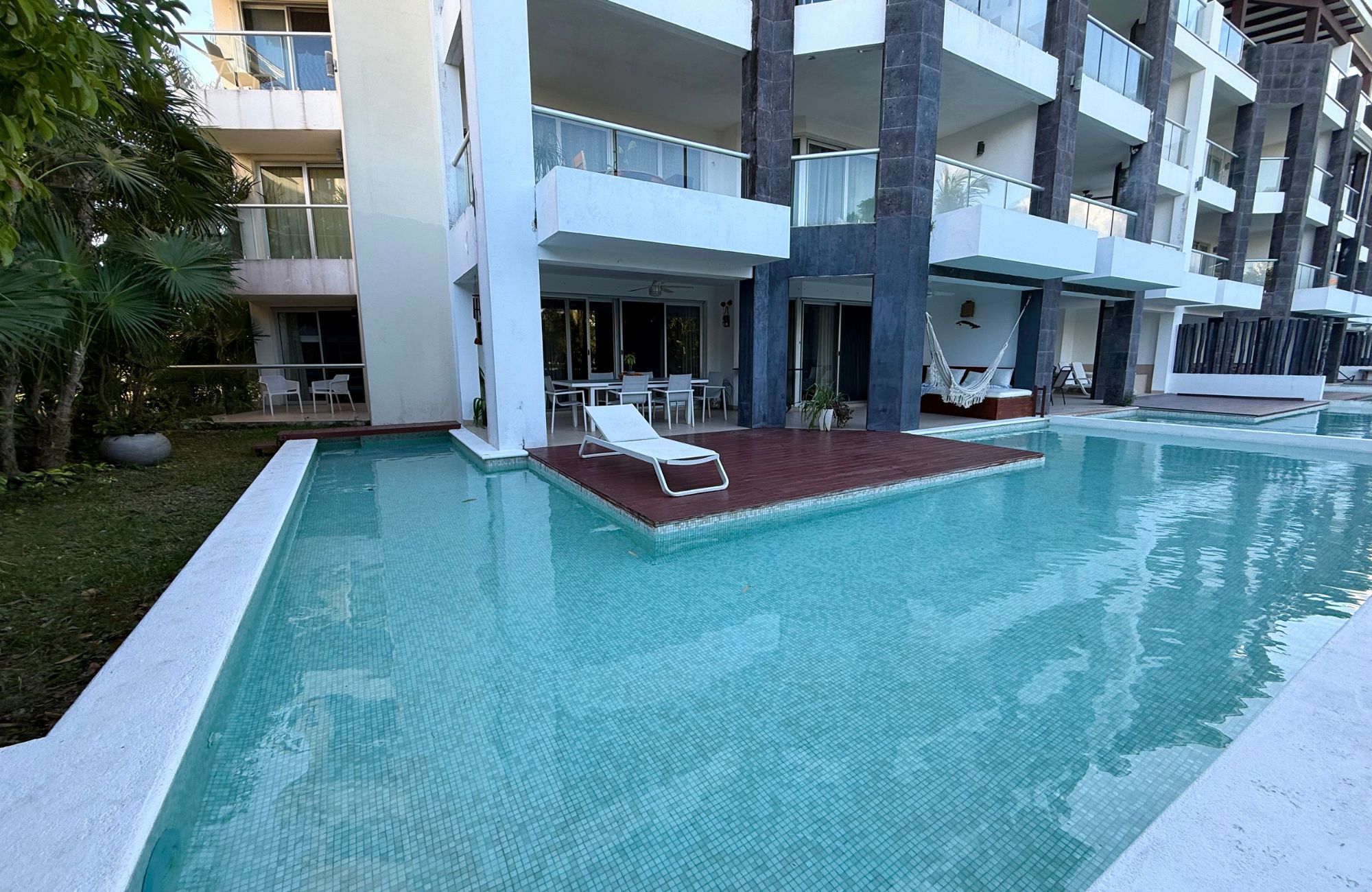Luxury condominium 387 m2 with garden, cenote, pool, 400 meters from the beach, on the golf course, pre-construction-sale Playacar