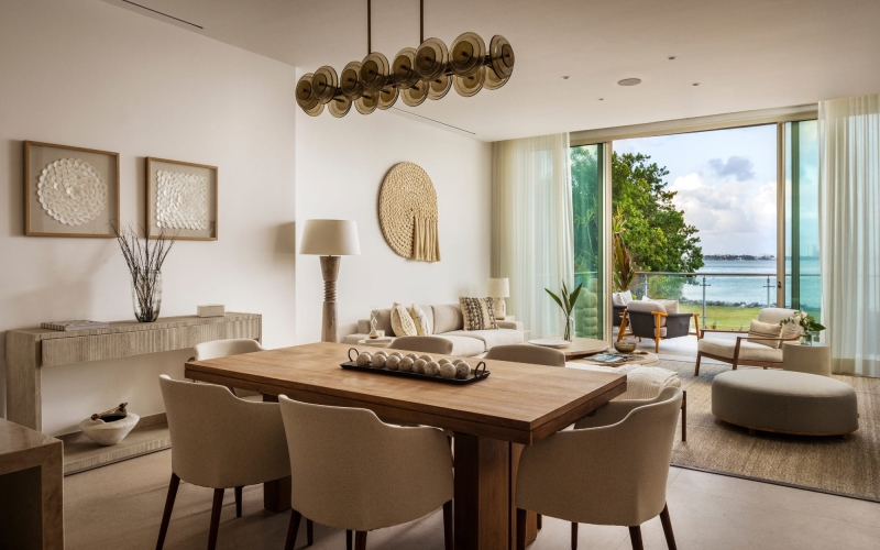 Luxury penthouse with rooftop, wet bar, pool, office, service room, sale