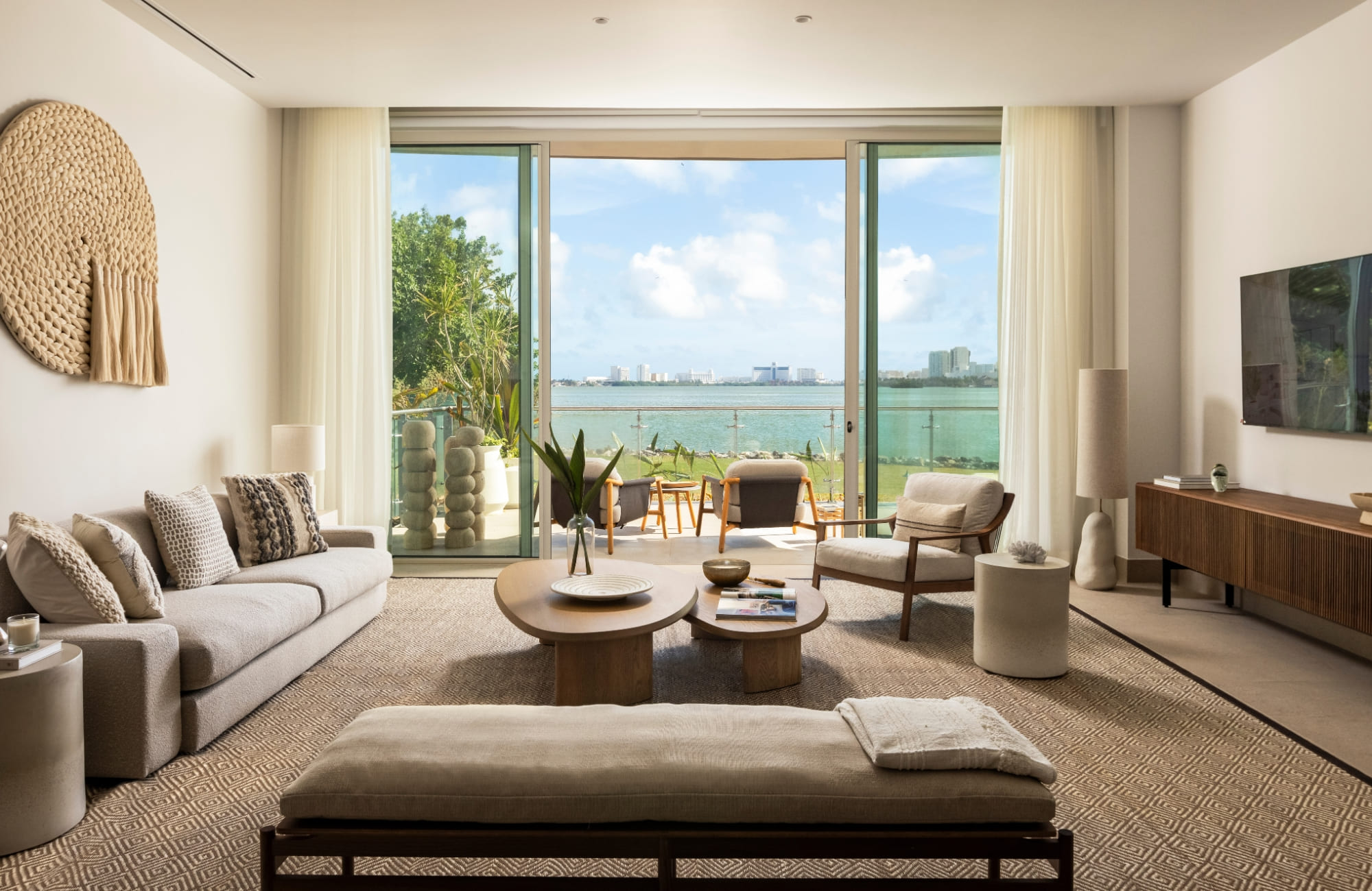 Condo in Emerald with ocean and lagoon view, Hotel Zone, Canc&uacute;n