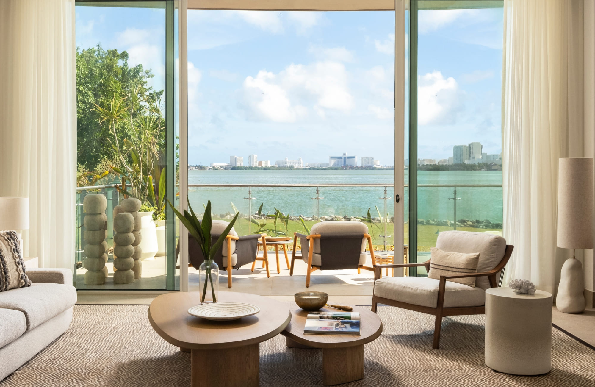 Condo in Emerald with ocean and lagoon view, Hotel Zone, Canc&uacute;n