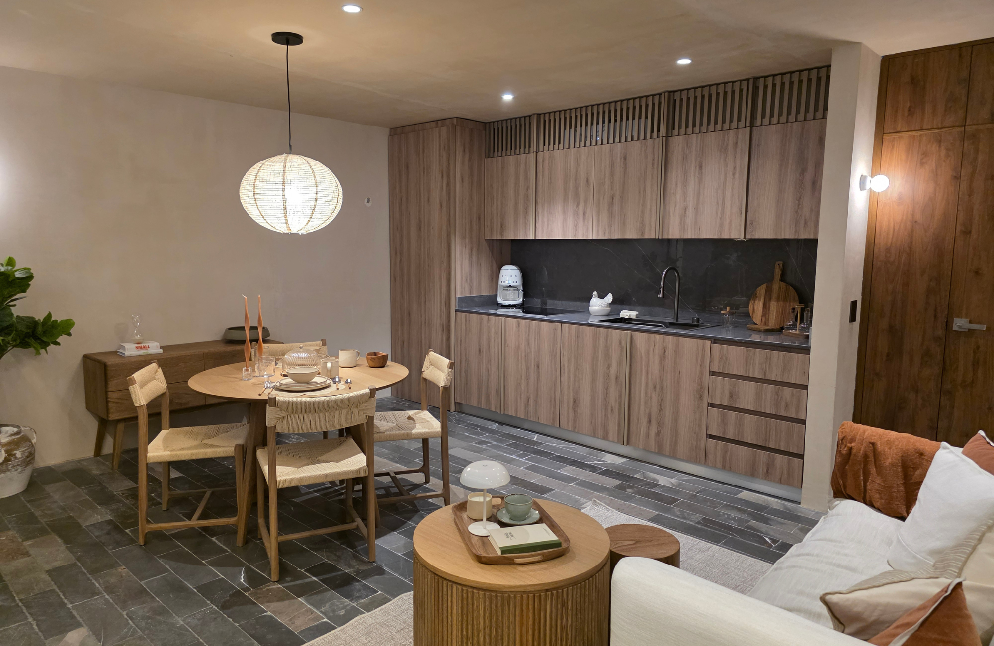 Condo with Spa, restaurant, sky lounge, cinema, concierge, dog area and more for sale Cancun, pre-construction.