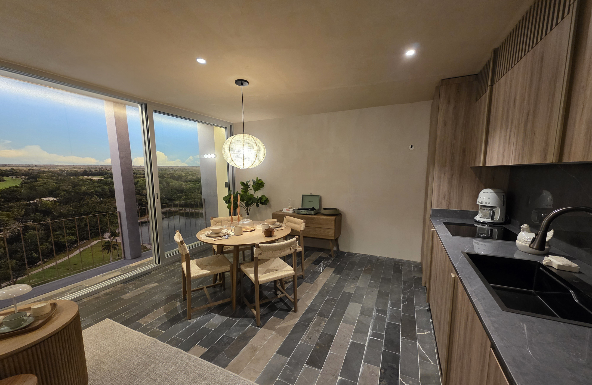 Condo with Spa, restaurant, sky lounge, cinema, concierge, dog area and more for sale Cancun, pre-construction.