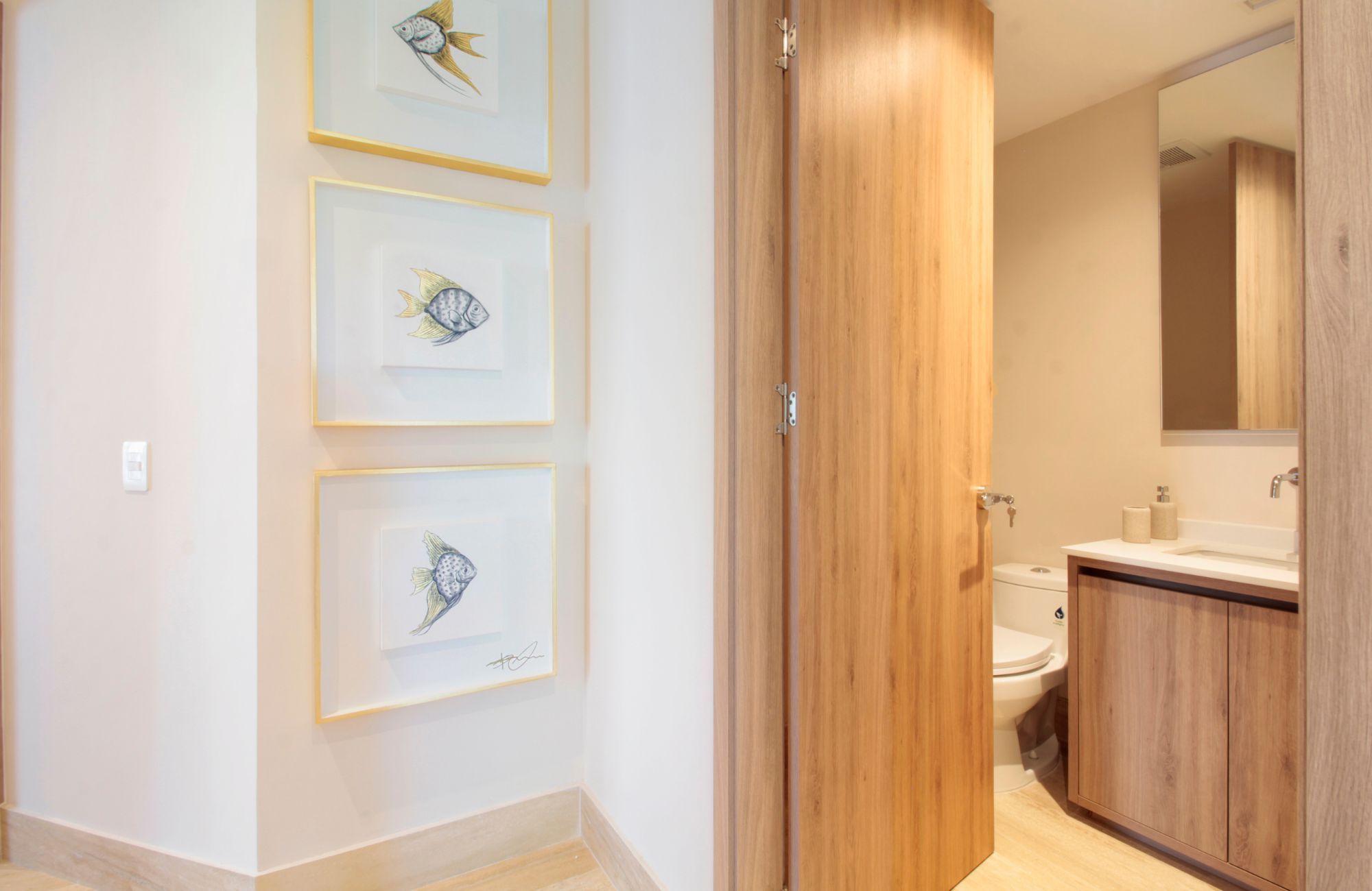 Ground floor condo, 214 m2, marble floor, in gated community, pool, pet area, gym, BBQ area, located in Cumbres Cancun, for sale.