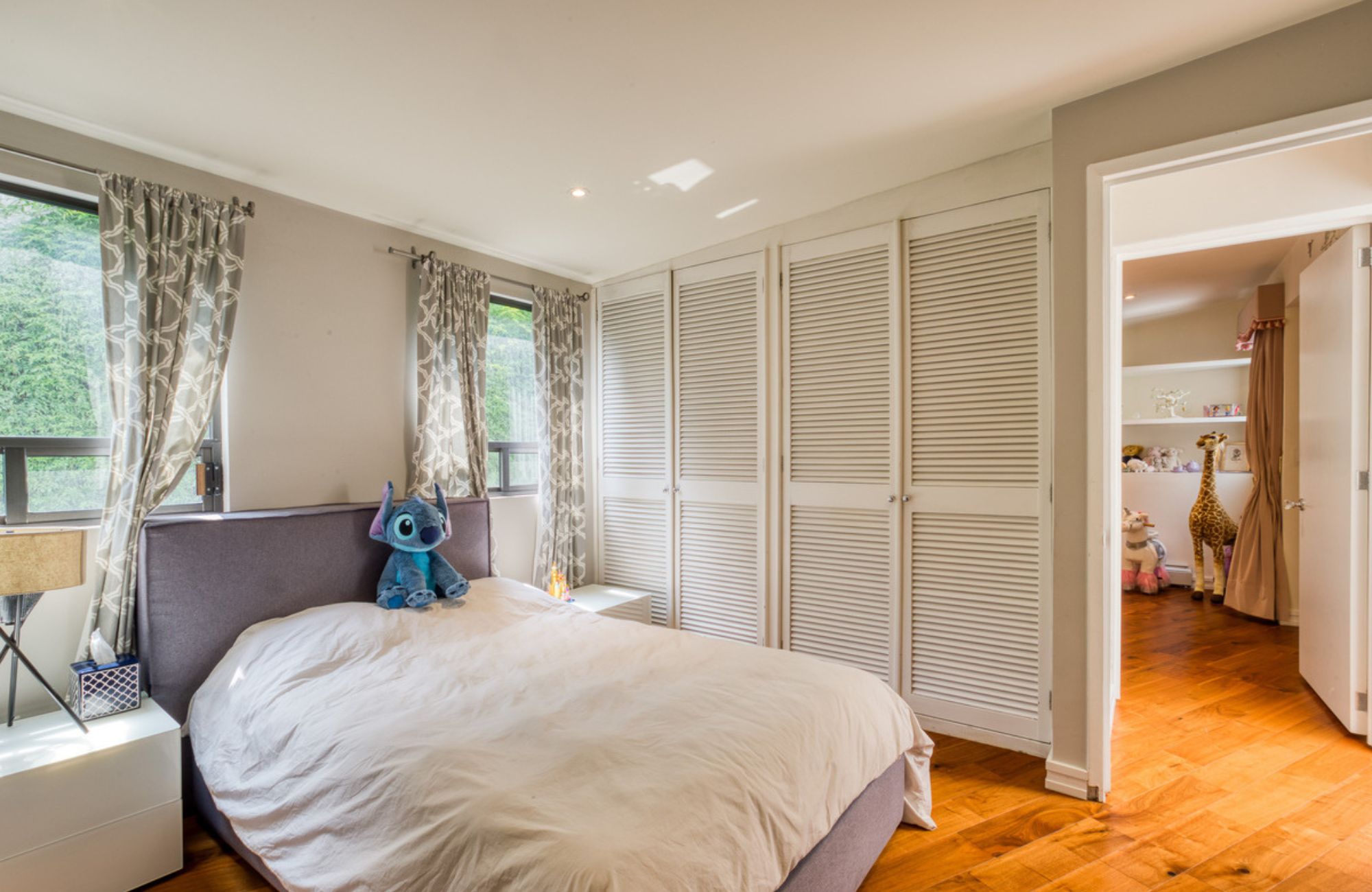 House with a Spacious Garden and Jacuzzi in Valle de Bravo, Mexico