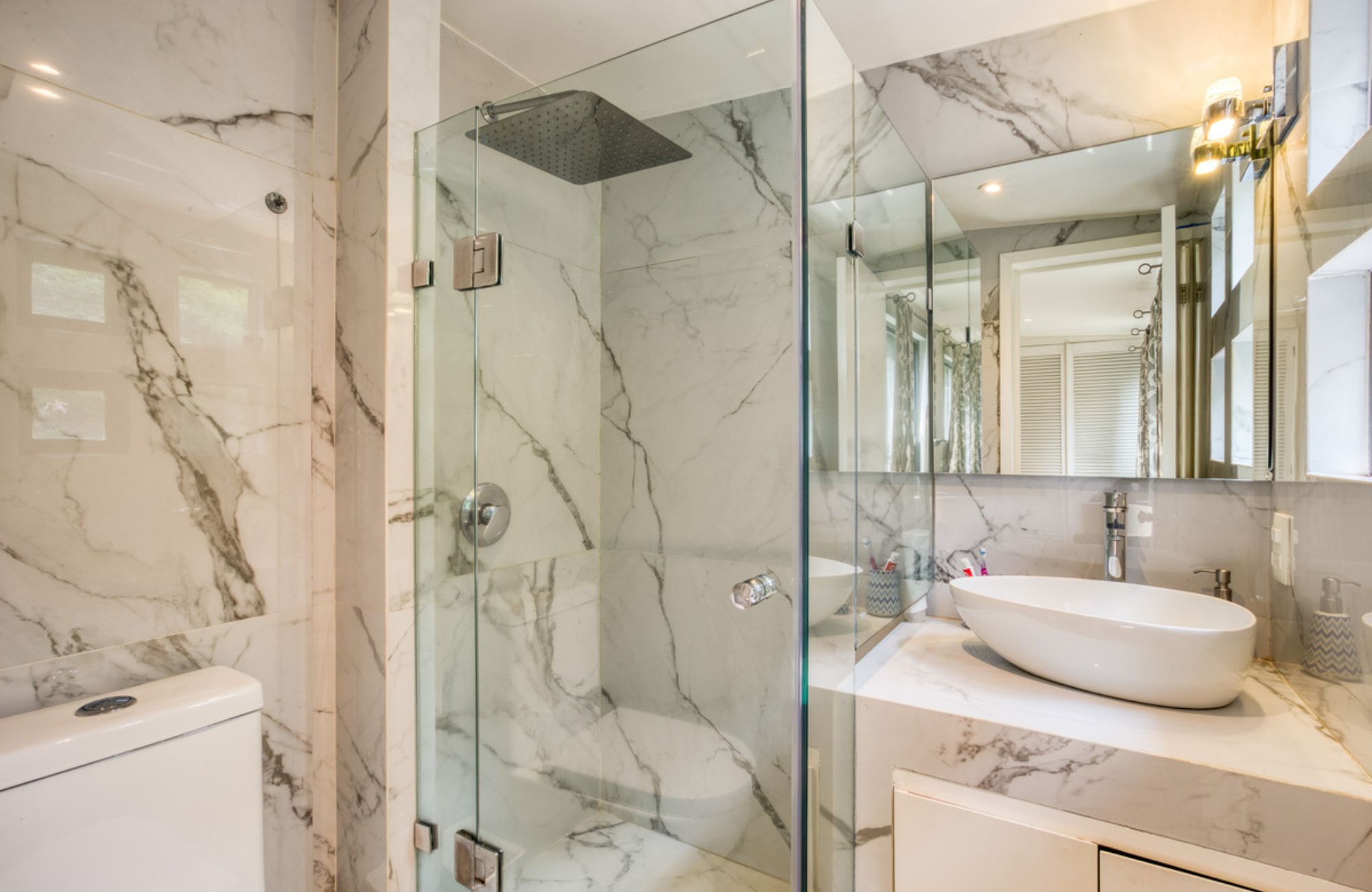 House with a Spacious Garden and Jacuzzi in Valle de Bravo, Mexico