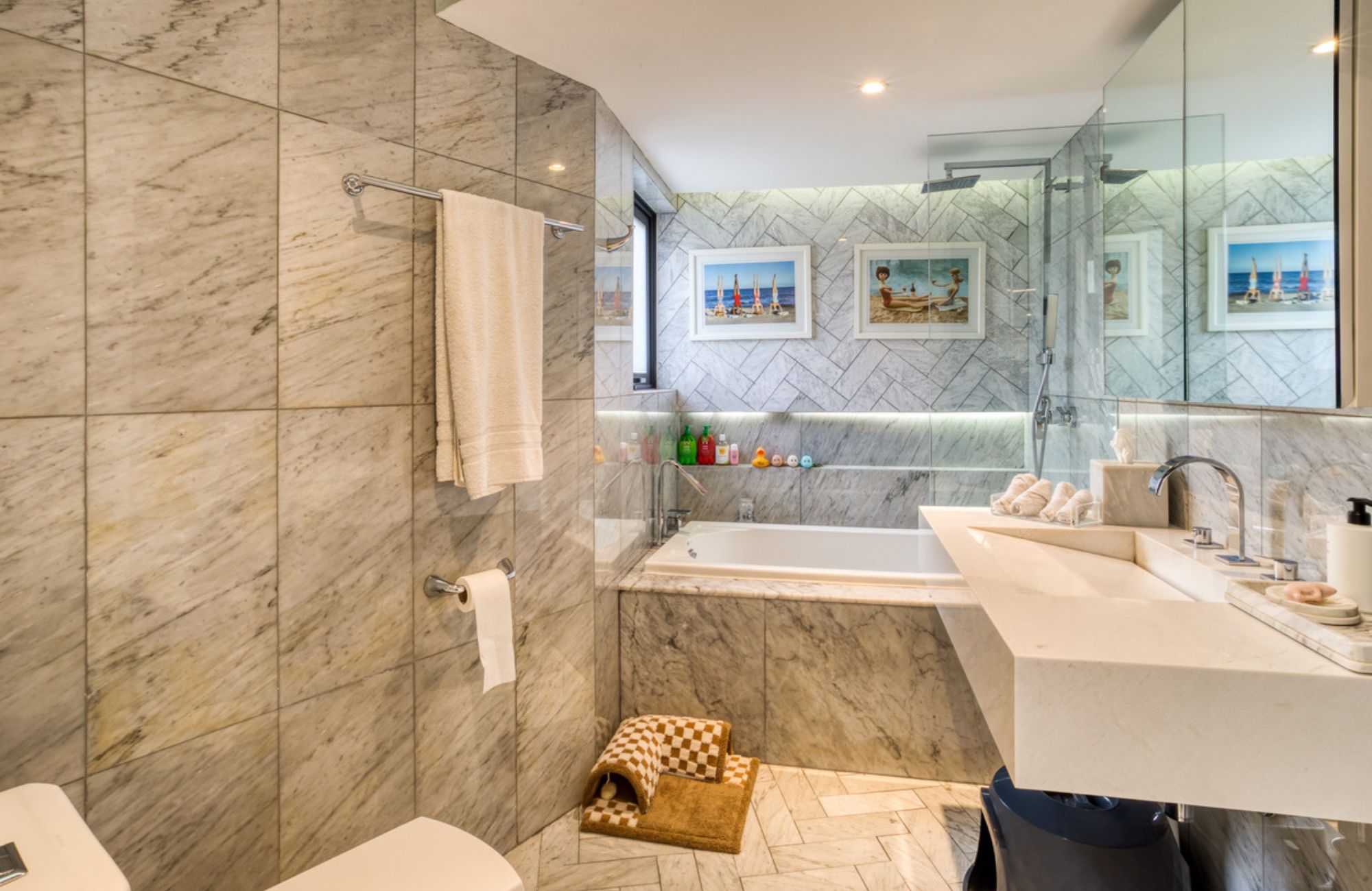 House with a Spacious Garden and Jacuzzi in Valle de Bravo, Mexico