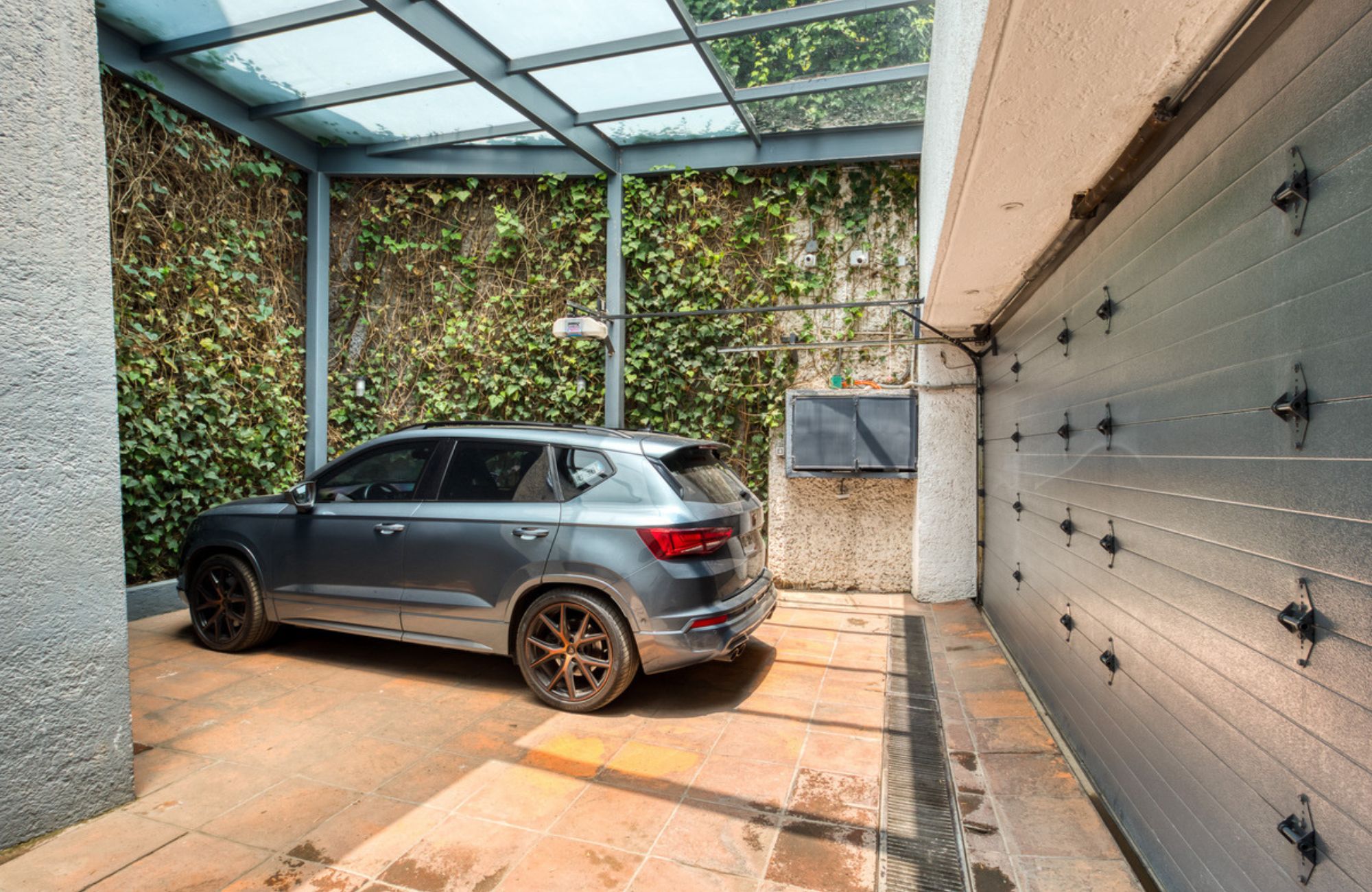 House with a Spacious Garden and Jacuzzi in Valle de Bravo, Mexico
