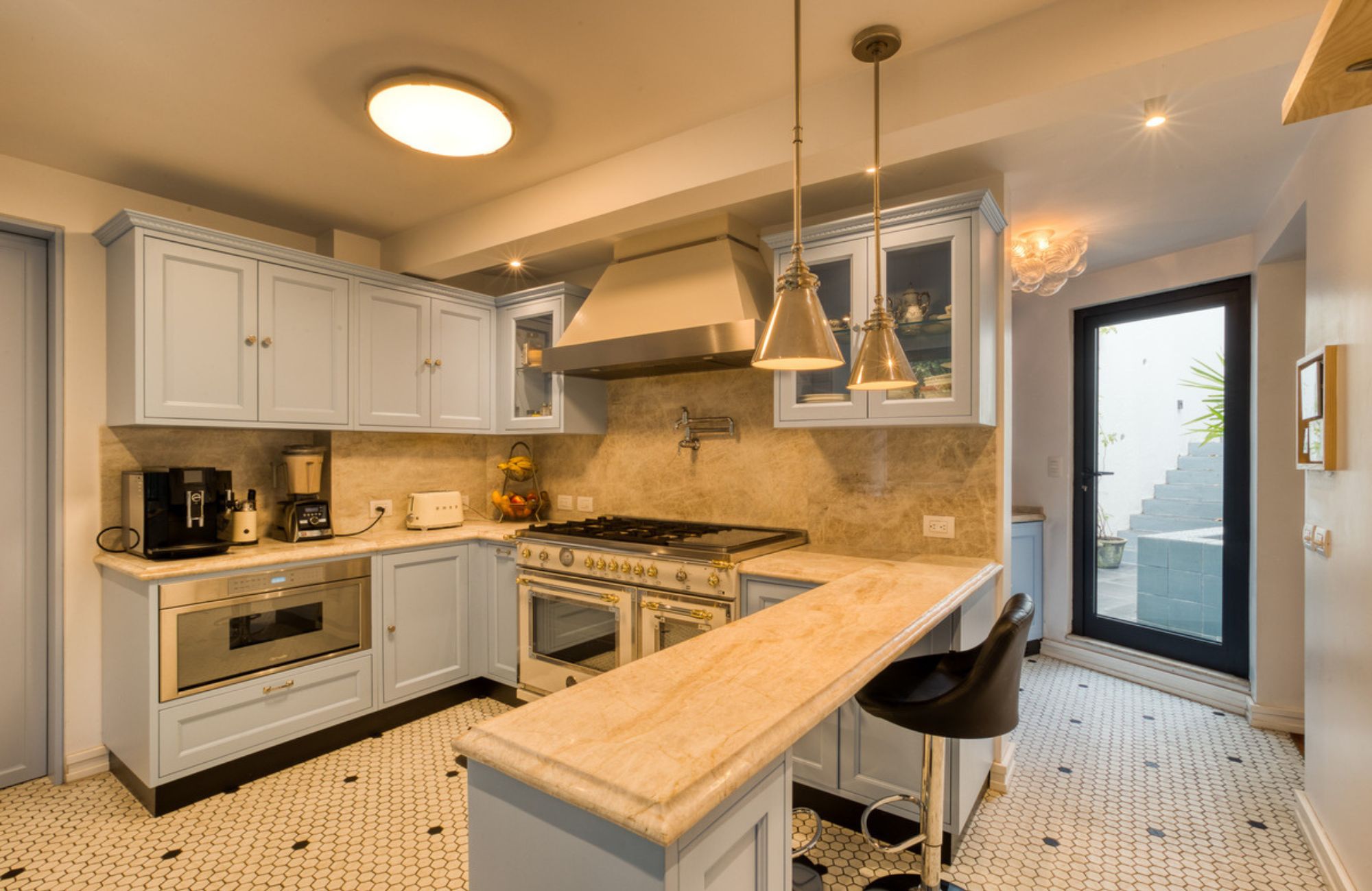 House with a Spacious Garden and Jacuzzi in Valle de Bravo, Mexico