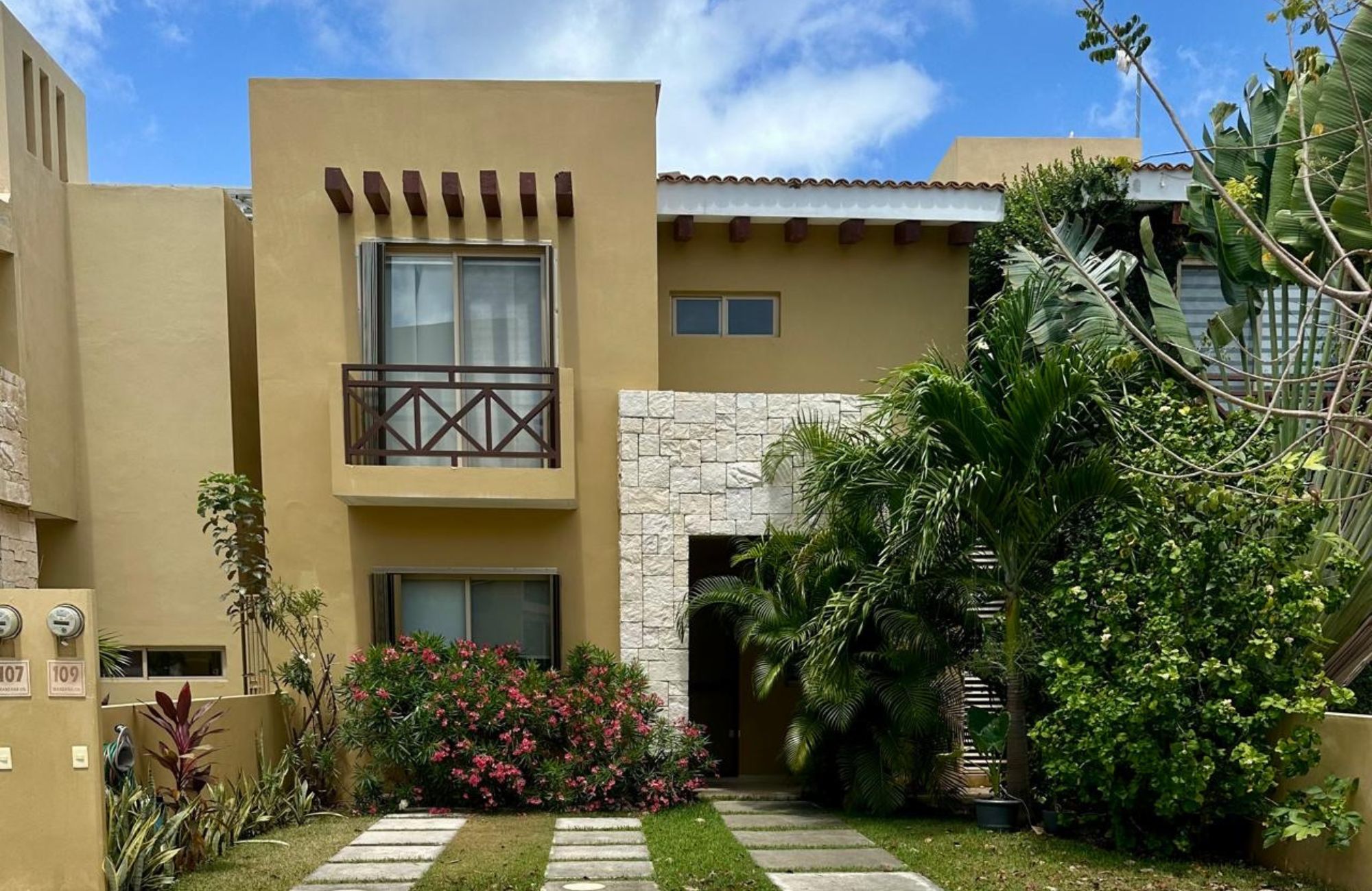 House with balcony, common pool, Pre-Construction, Selvanova, Playa del Carmen