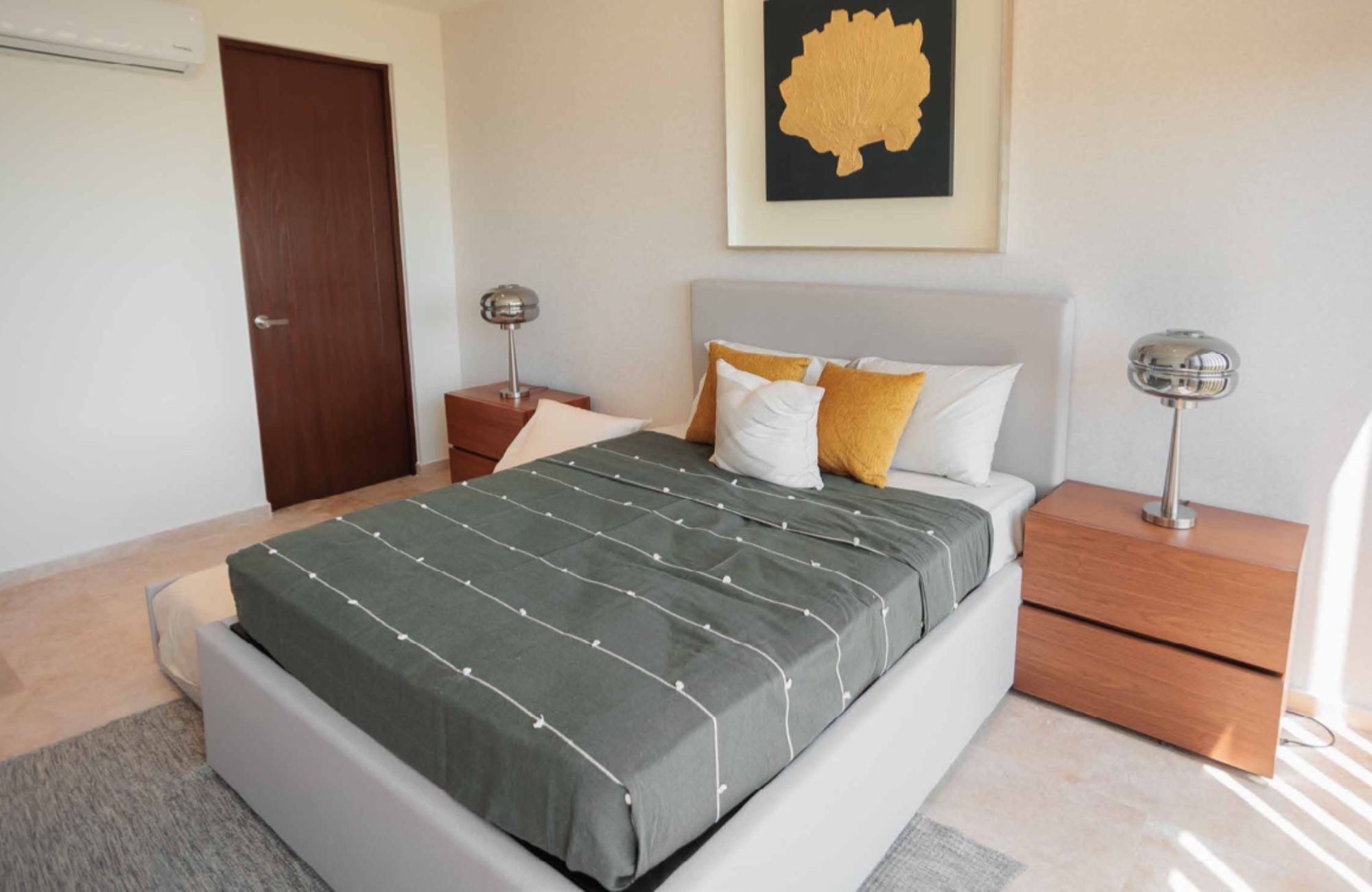 Spacious apartment with private garden and terrace for sale in Merida Centro.