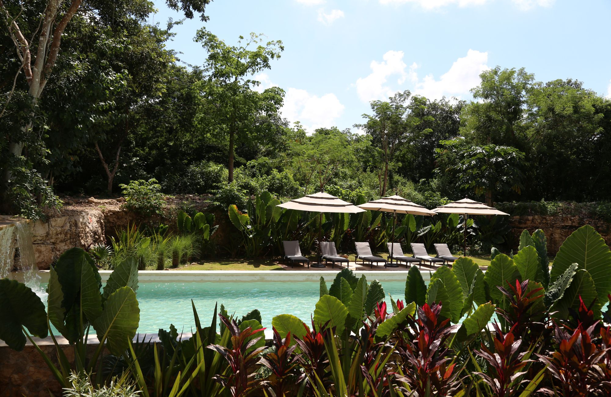 Spacious apartment with private garden and terrace for sale in Merida Centro.