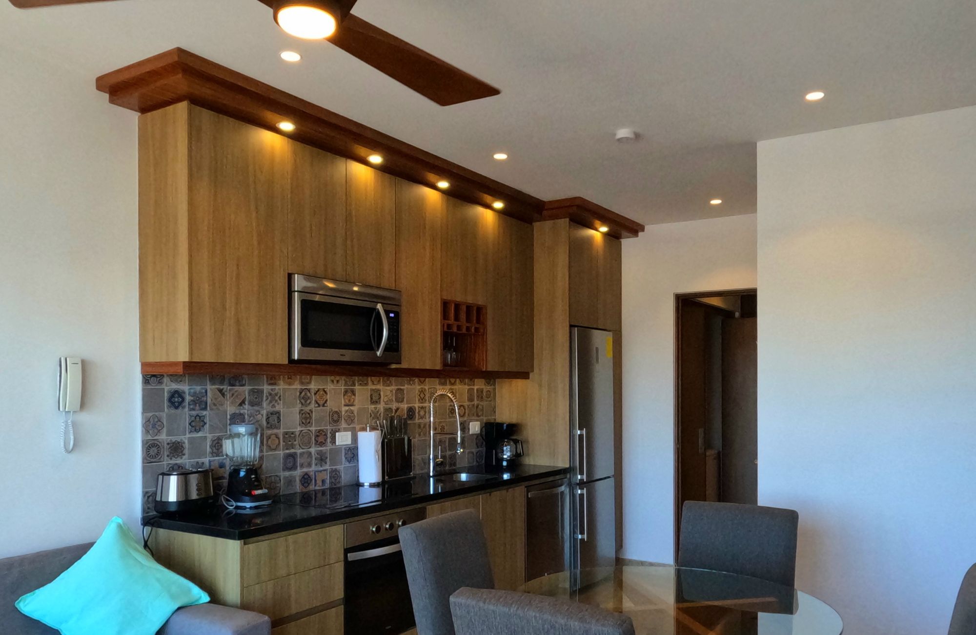 Condominium steps from the beach, ocean view pool, in Playa del Carmen.