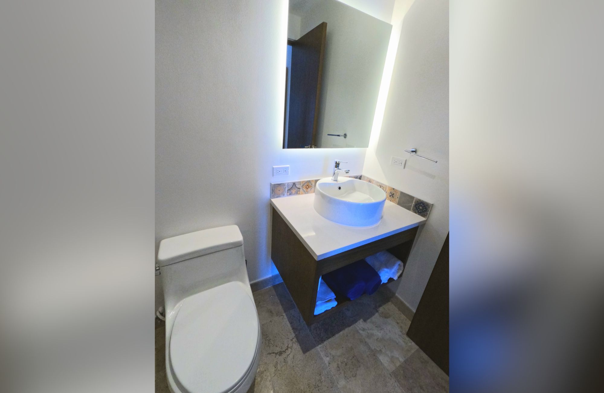 Condominium steps from the beach, ocean view pool, in Playa del Carmen.