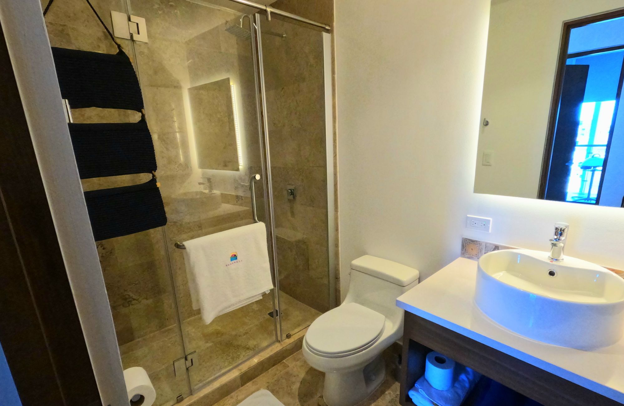 Condominium steps from the beach, ocean view pool, in Playa del Carmen.