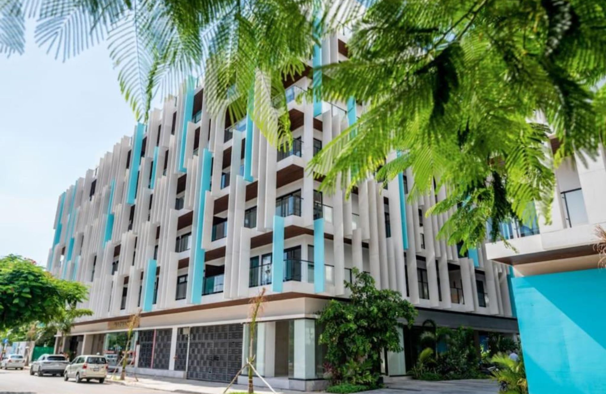 Condominium steps from the beach, ocean view pool, in Playa del Carmen.