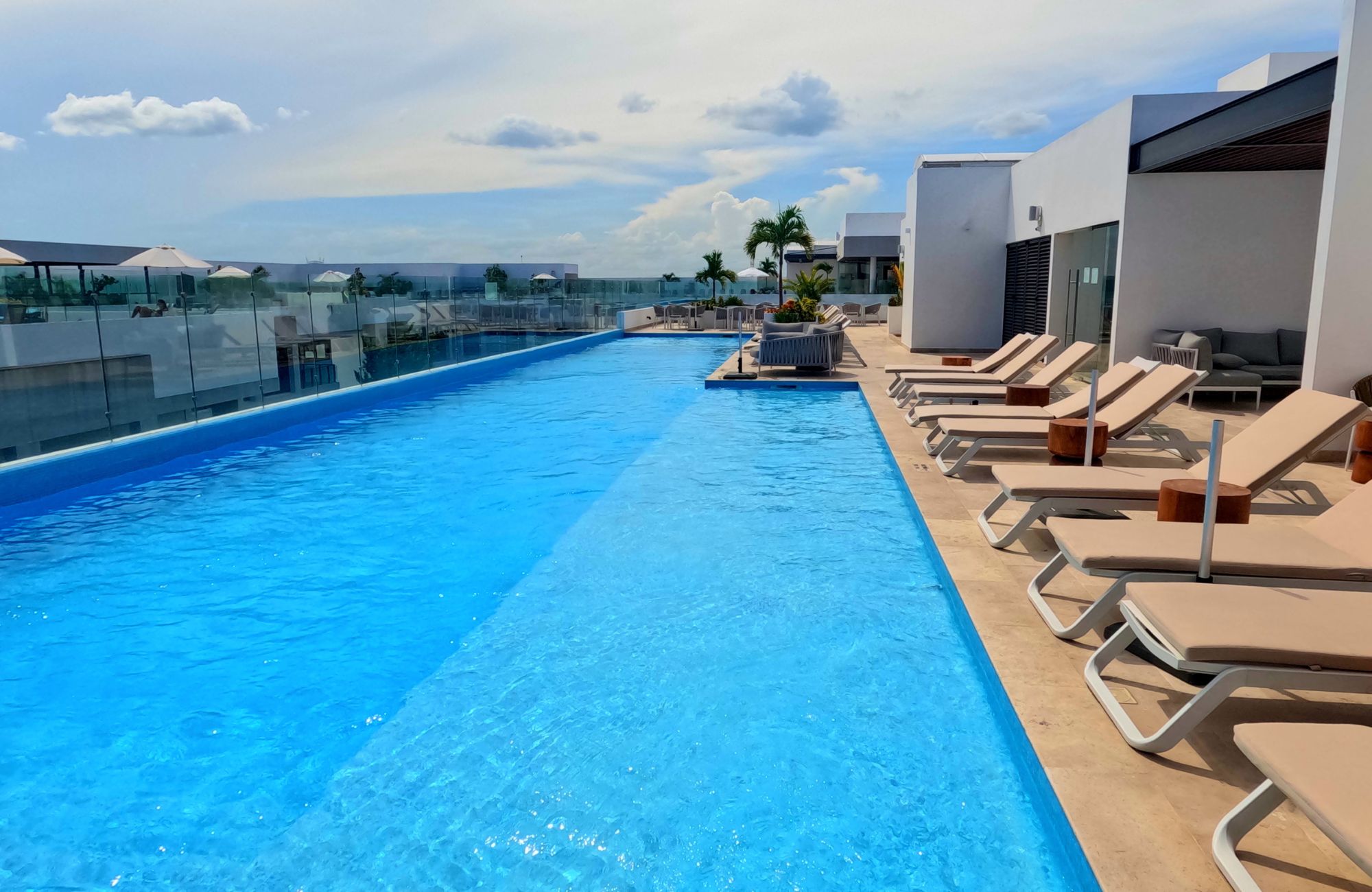Condominium steps from the beach, ocean view pool, in Playa del Carmen.