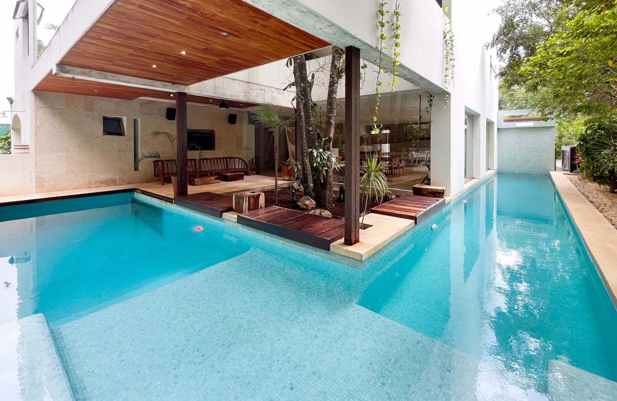 4-bedroom house, private pool, ocean access, 2 independent studios for sale in Playacar Phase 2.