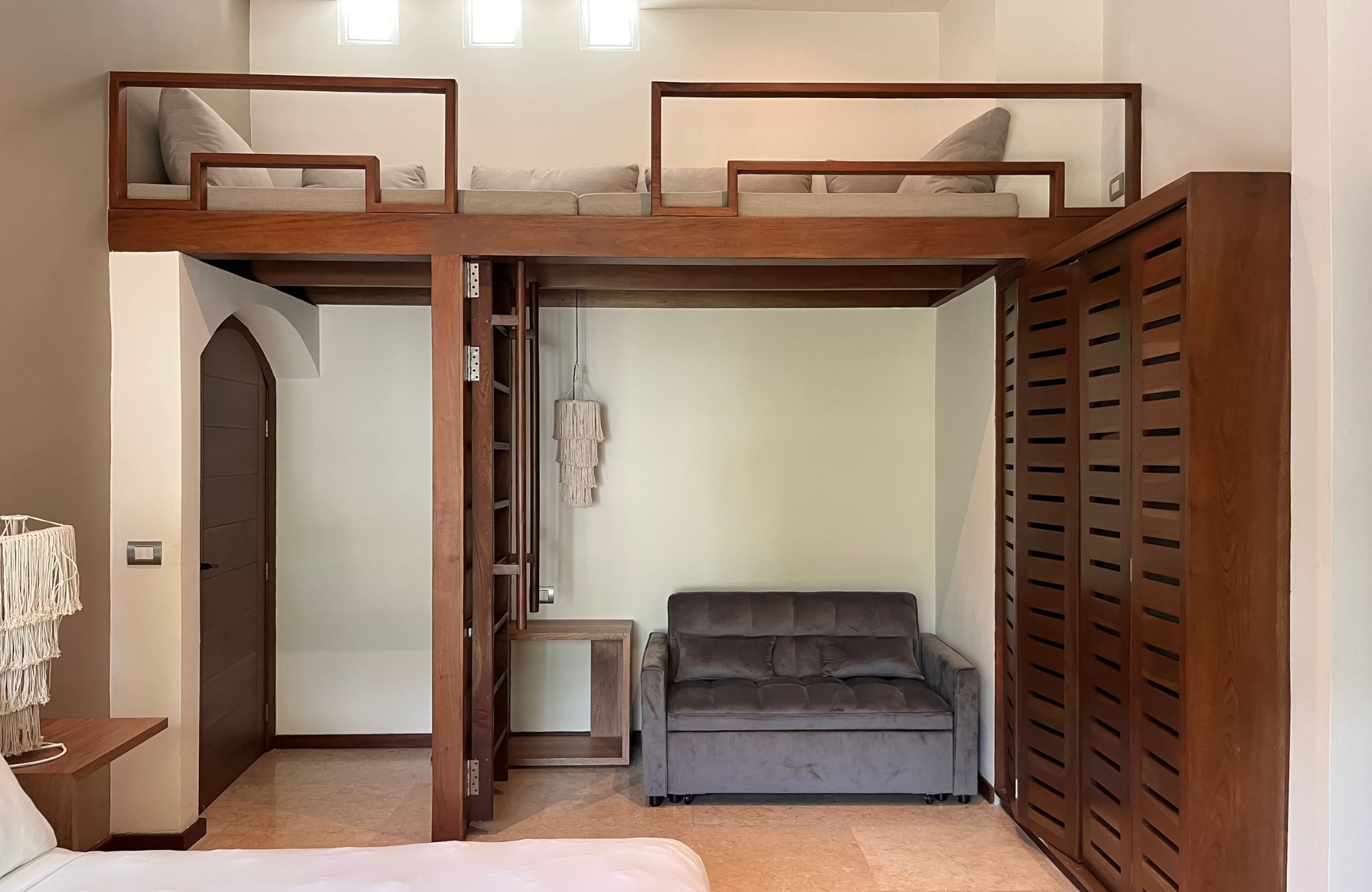 4-bedroom house, private pool, ocean access, 2 independent studios for sale in Playacar Phase 2.