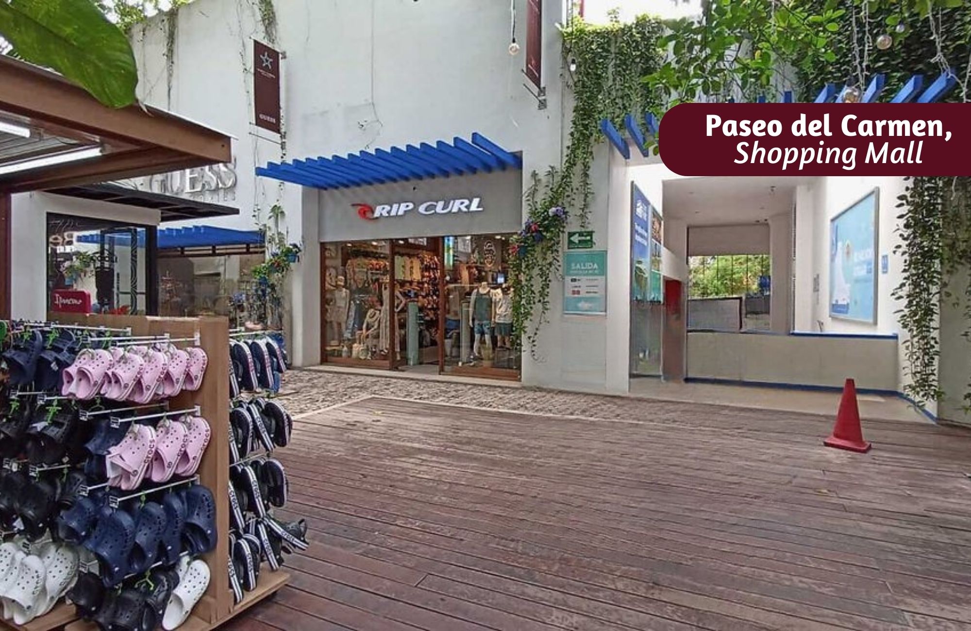 4-bedroom house, private pool, ocean access, 2 independent studios for sale in Playacar Phase 2.