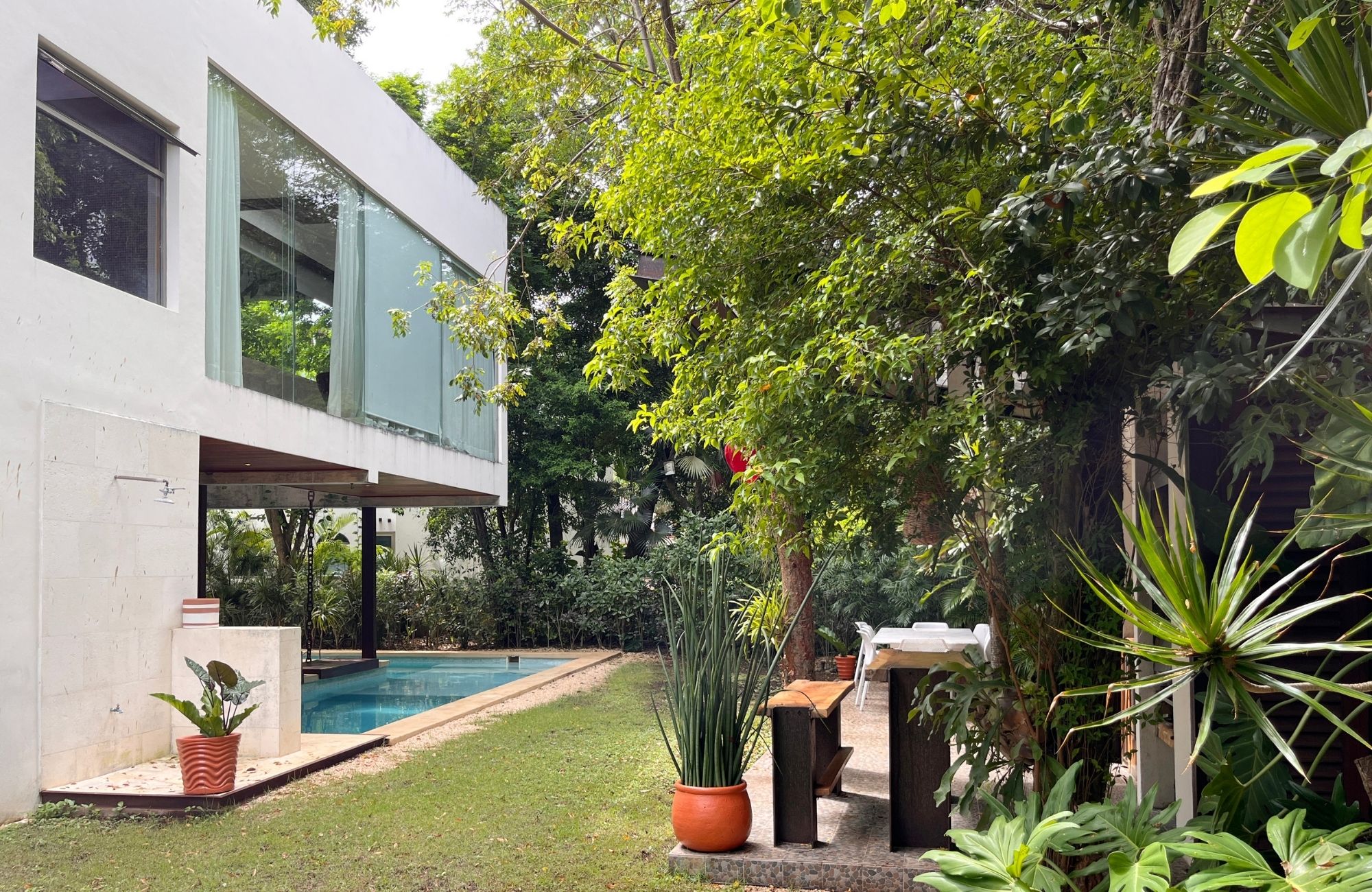 4-bedroom house, private pool, ocean access, 2 independent studios for sale in Playacar Phase 2.