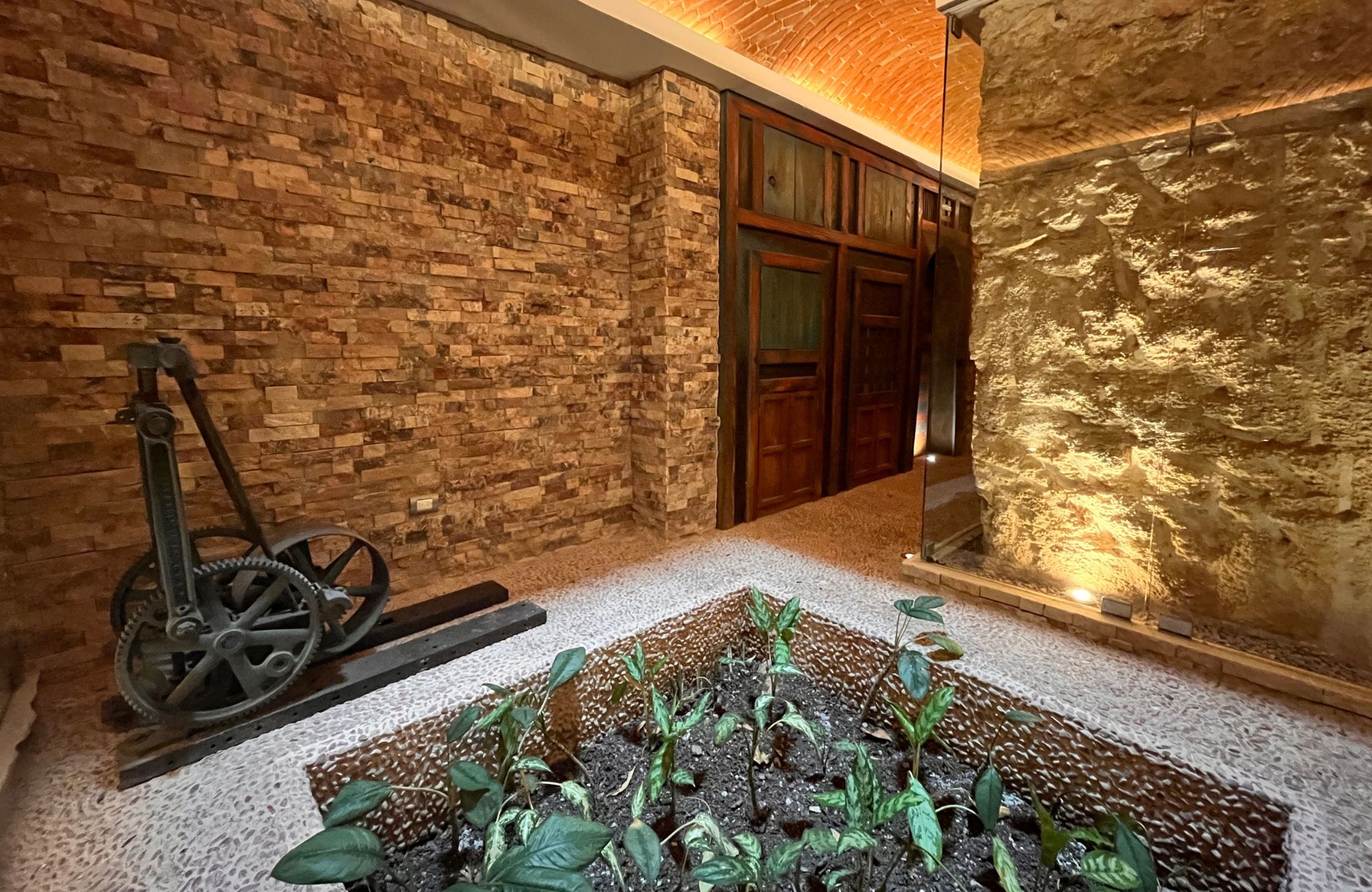 4-bedroom house, private pool, ocean access, 2 independent studios for sale in Playacar Phase 2.