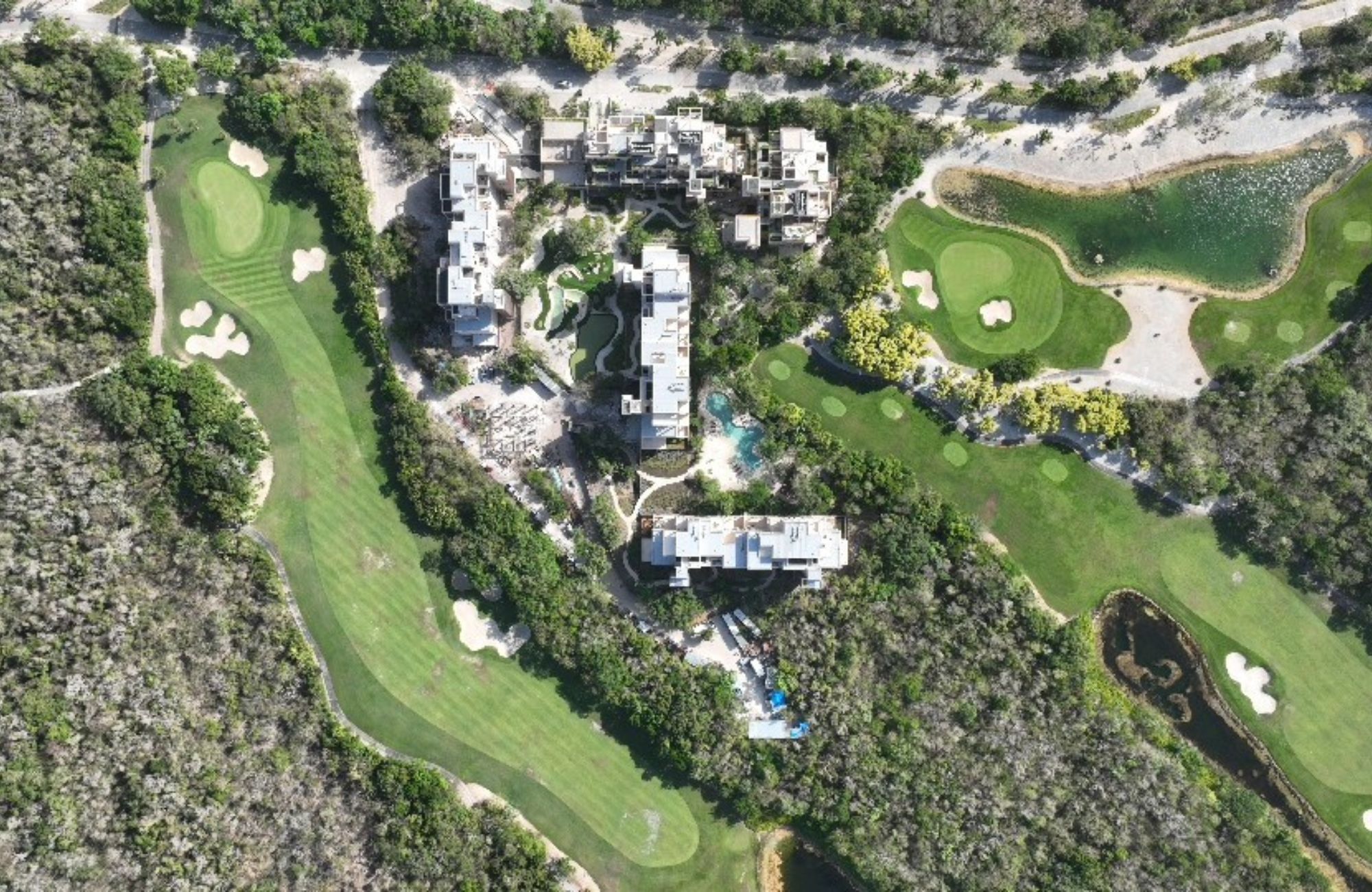 Condominio a pasos de la Quinta Avenida, rooftop, en venta Playa del Carmen.