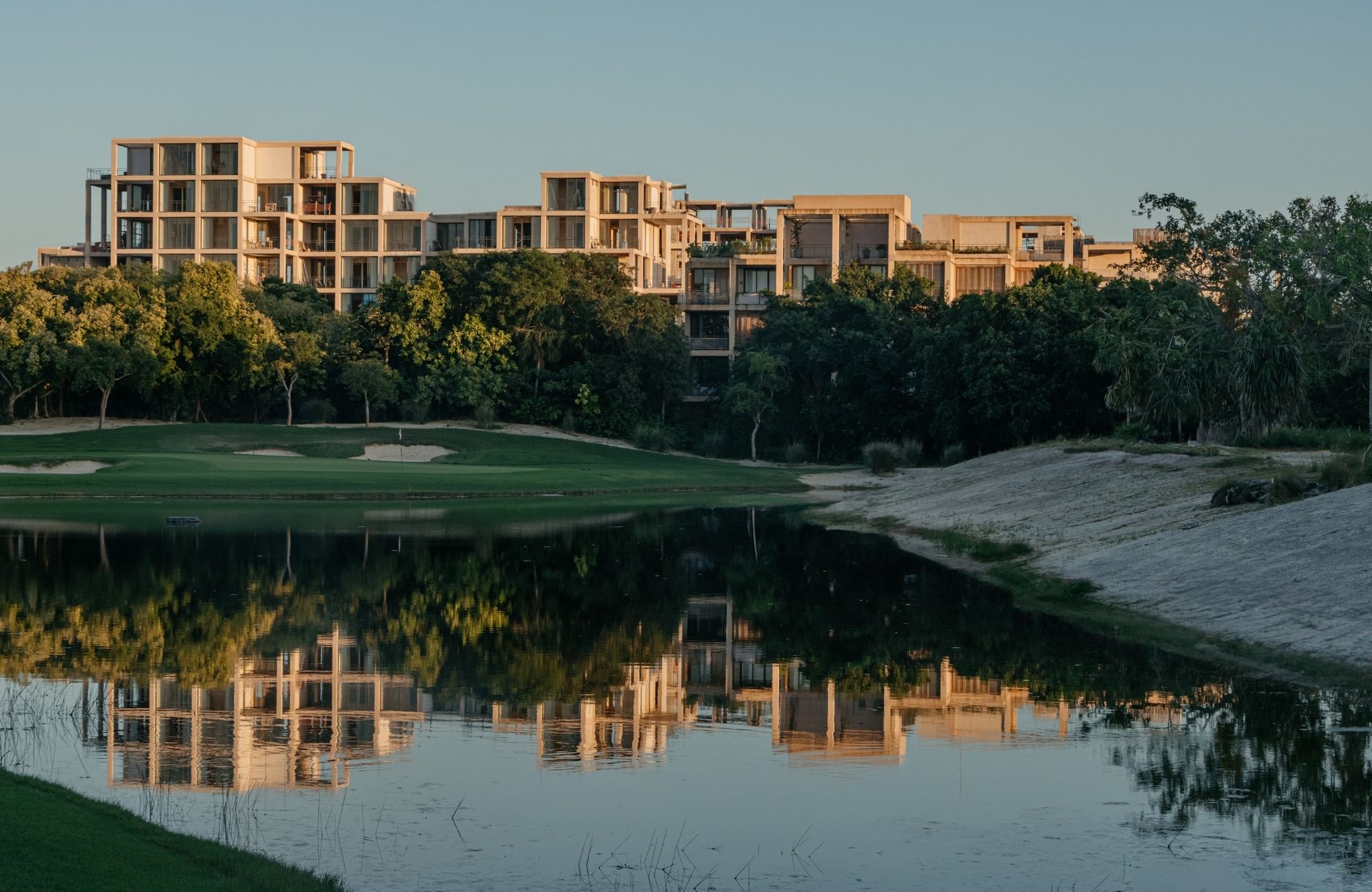 Condominio a pasos de la Quinta Avenida, rooftop, en venta Playa del Carmen.