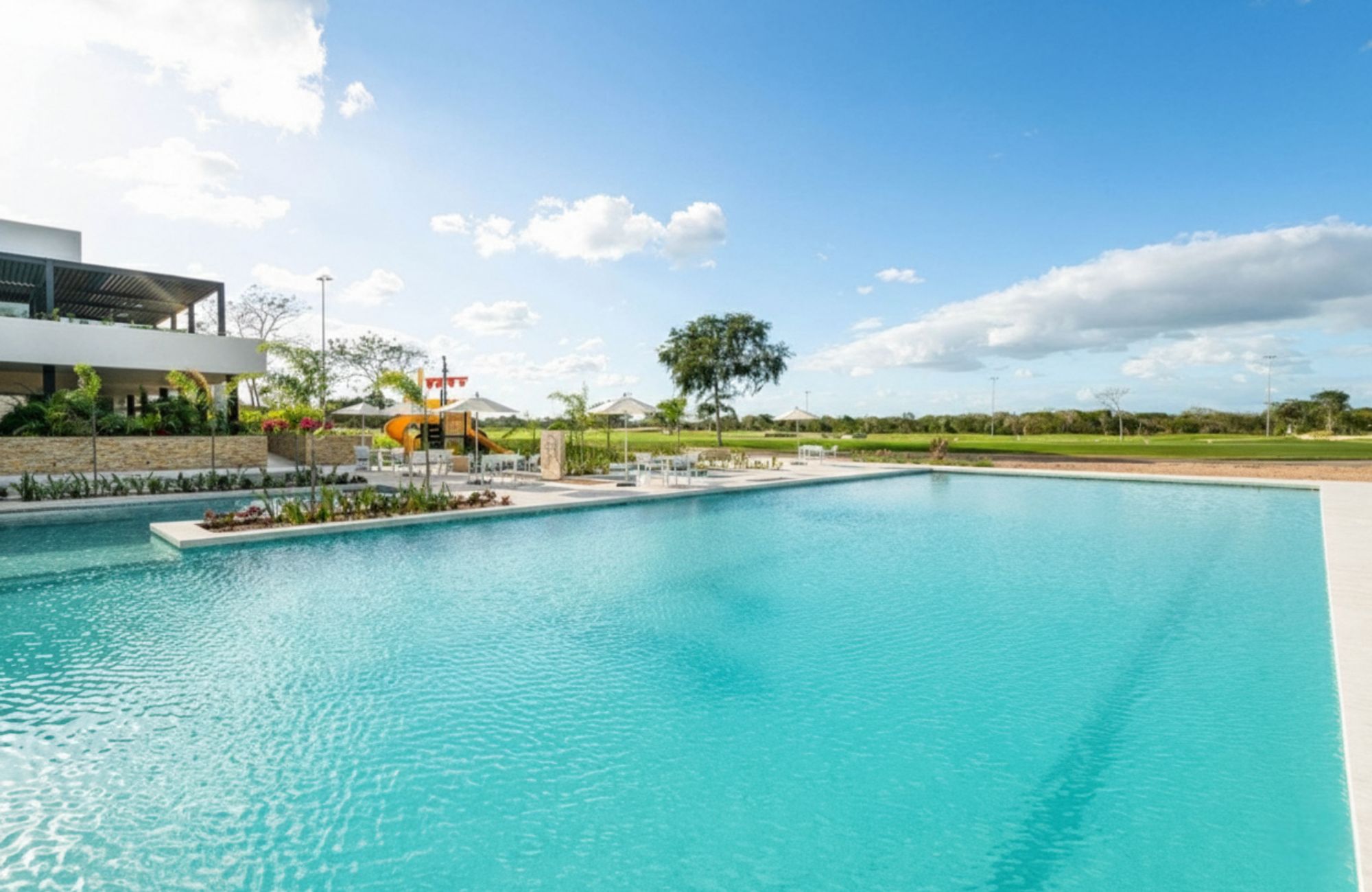 Lot with amenities, for sale in Gated community Olivia, M&eacute;rida.