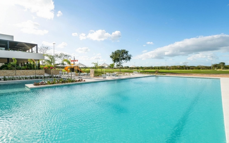 Single-Family Lot within a Gated Residential Community with Golf Course in M&eacute;rida