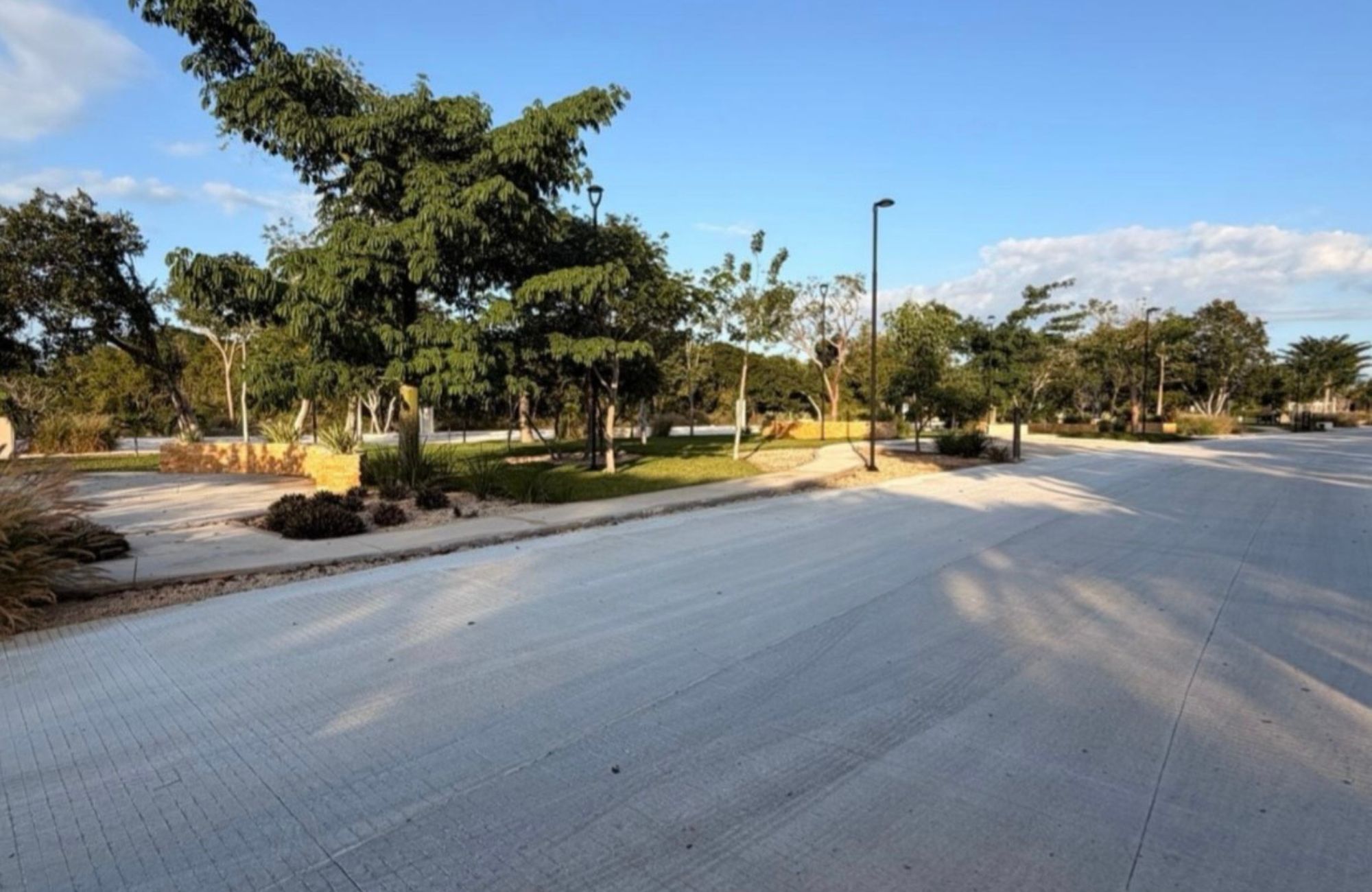 Lot with amenities, for sale in Gated community Olivia, M&eacute;rida.