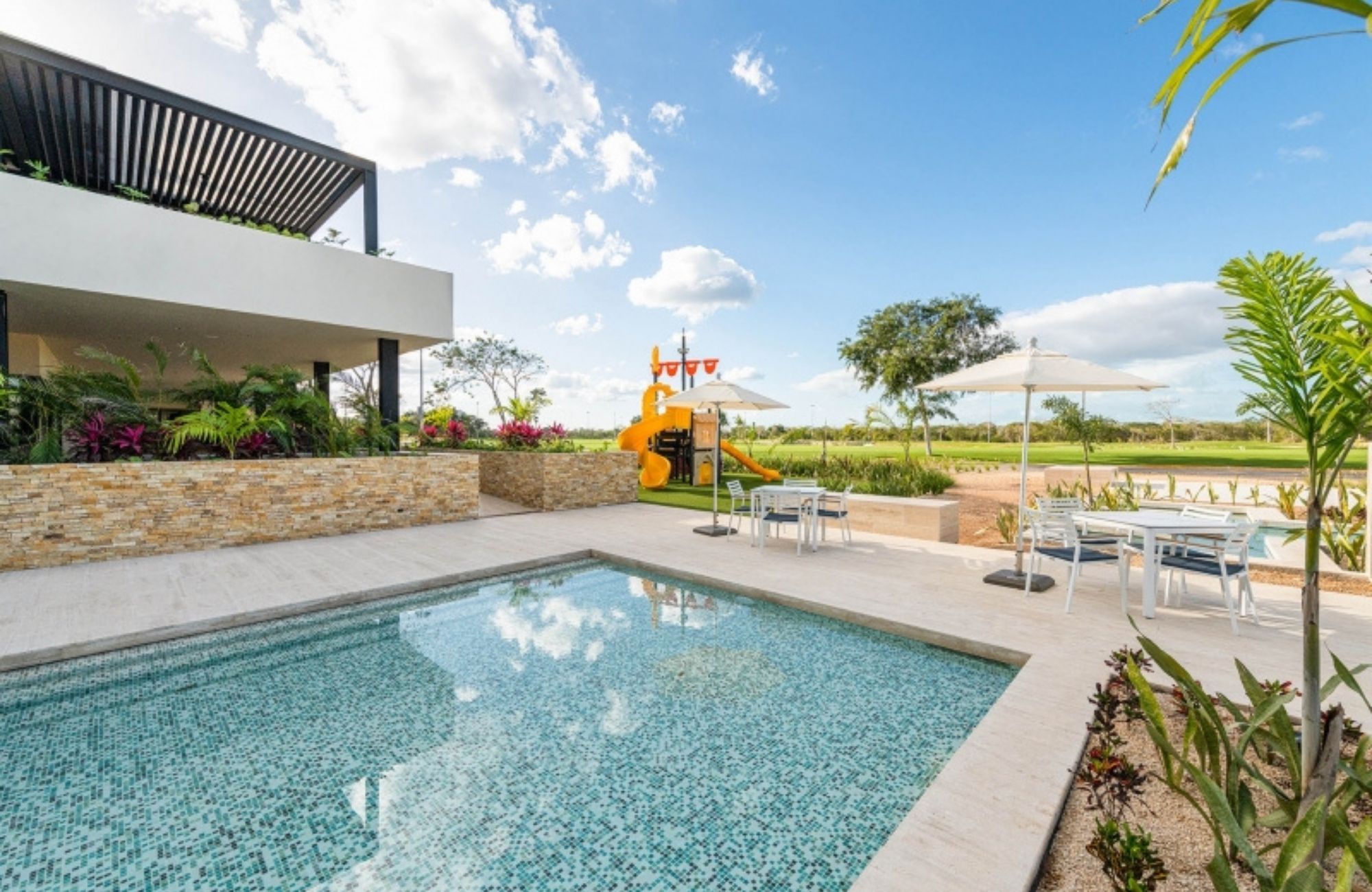 Lot with amenities, for sale in Gated community Olivia, M&eacute;rida.