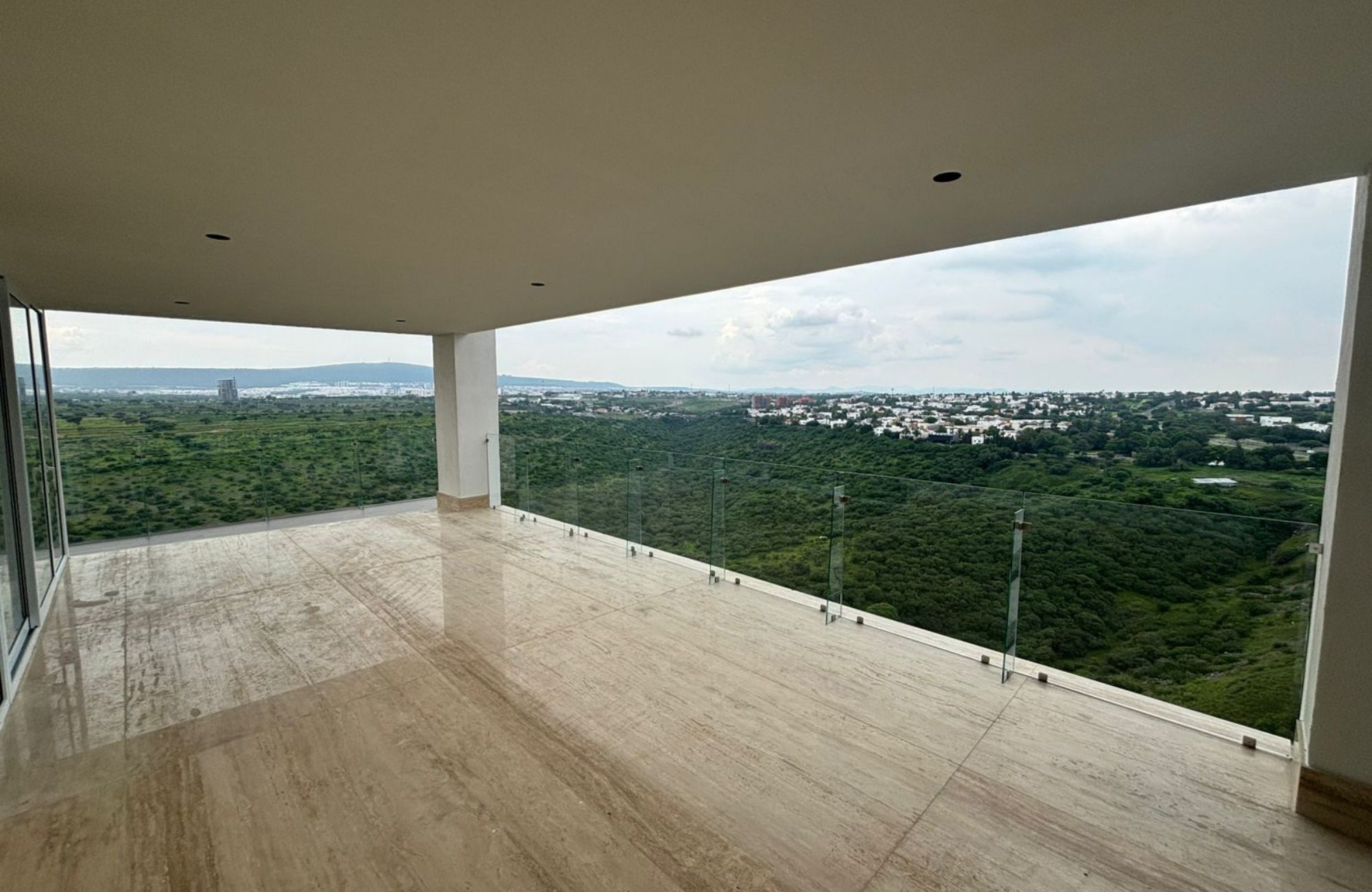 Penthouse with park, yoga area, pool, gym, mini golf, pre-construction, for sale, Quer&eacute;taro.